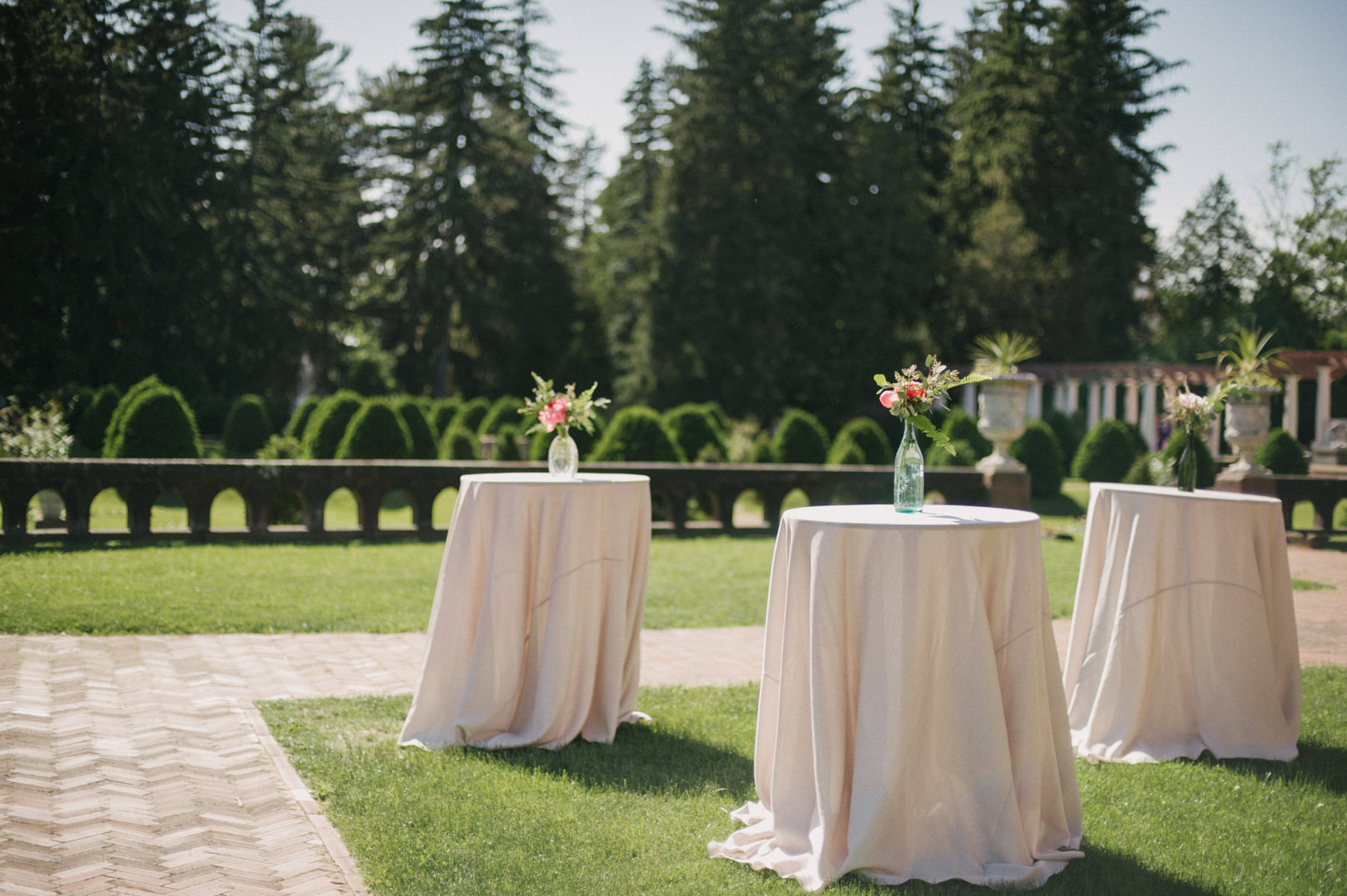 Botanical Greenhouse Wedding at Sonnenberg Gardens // Daring Wanderer