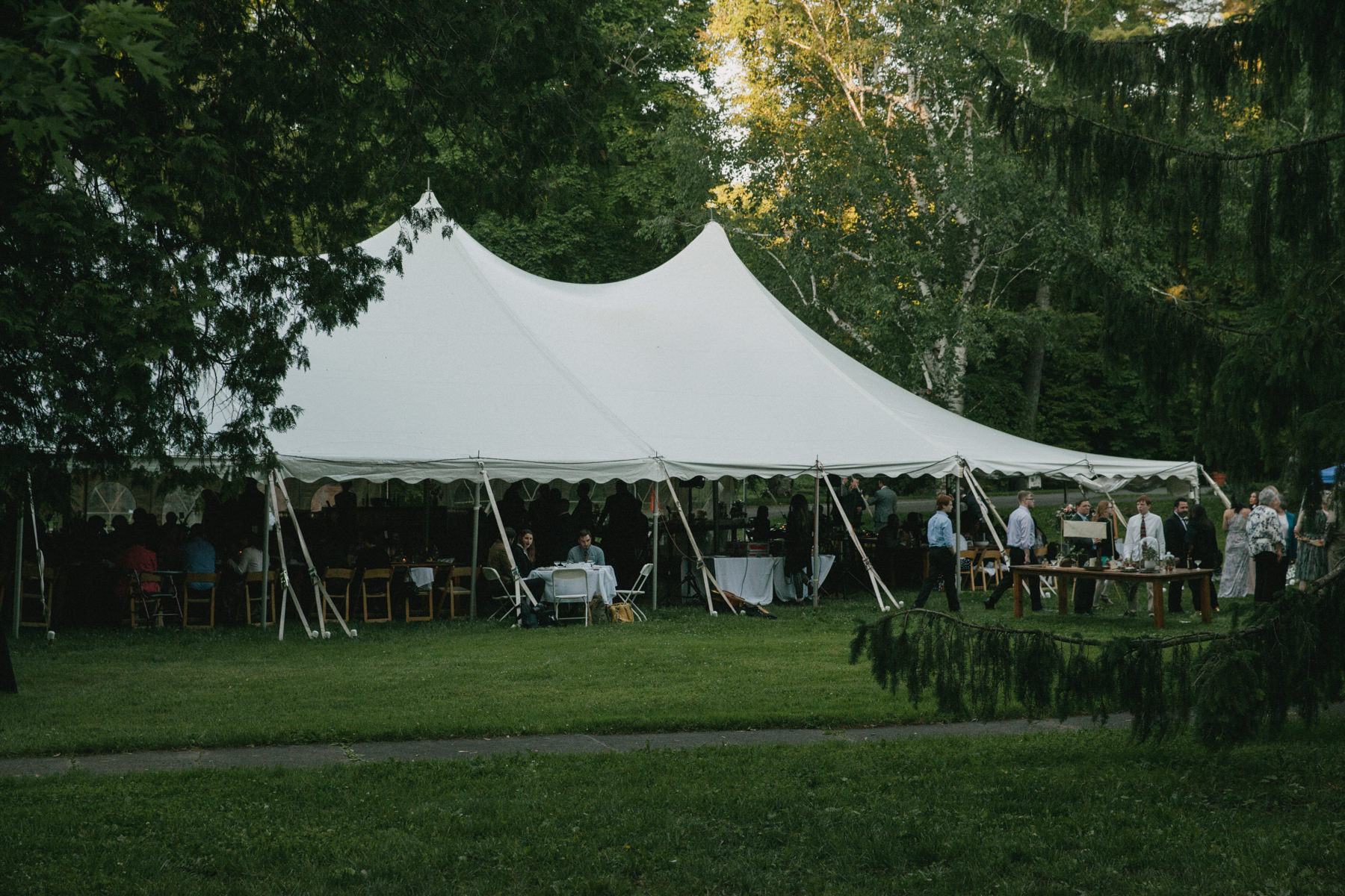 Botanical Greenhouse Wedding at Sonnenberg Gardens // Daring Wanderer