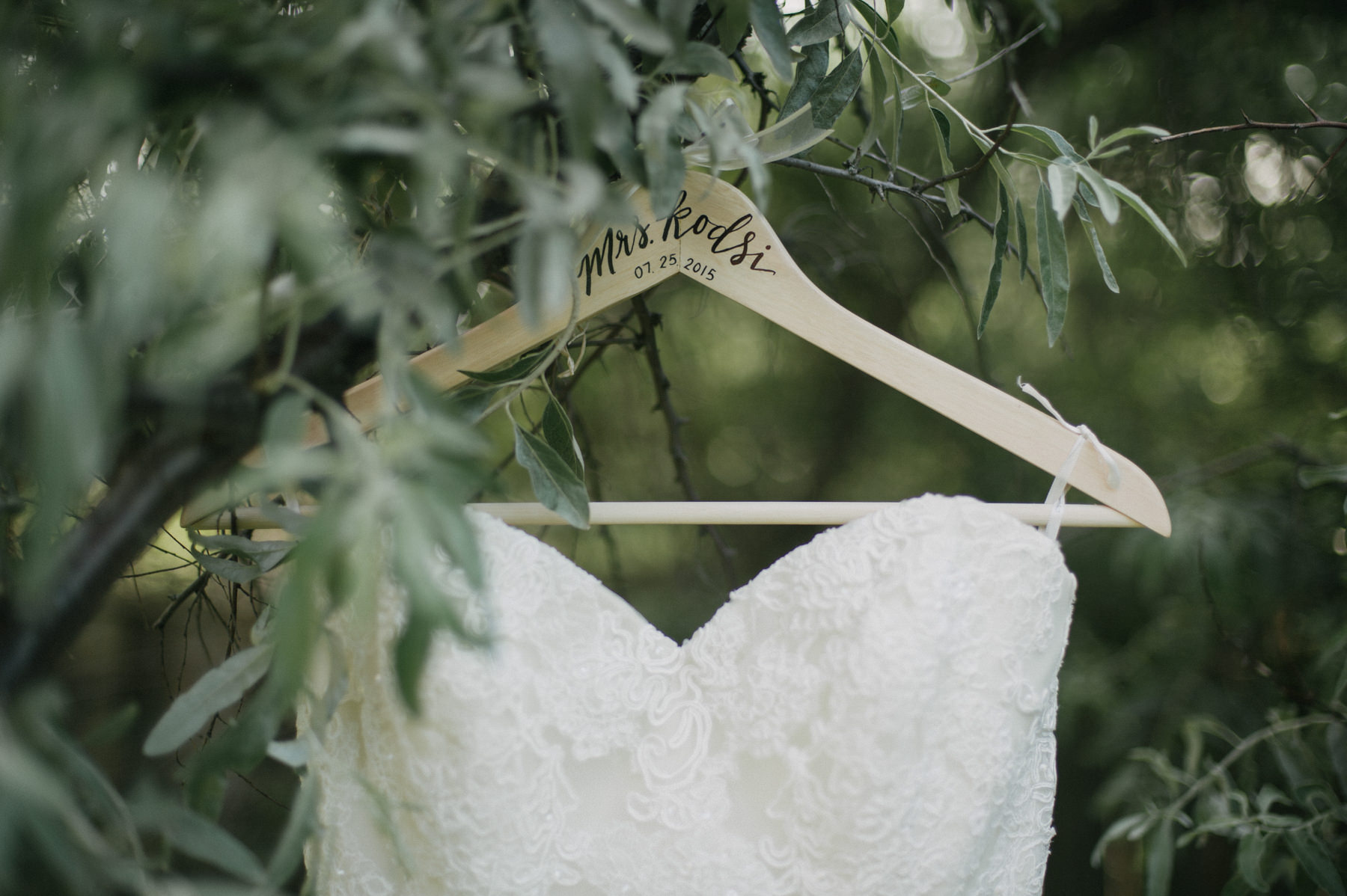 Vintage Wedding at Leslie Log House // Daring Wanderer