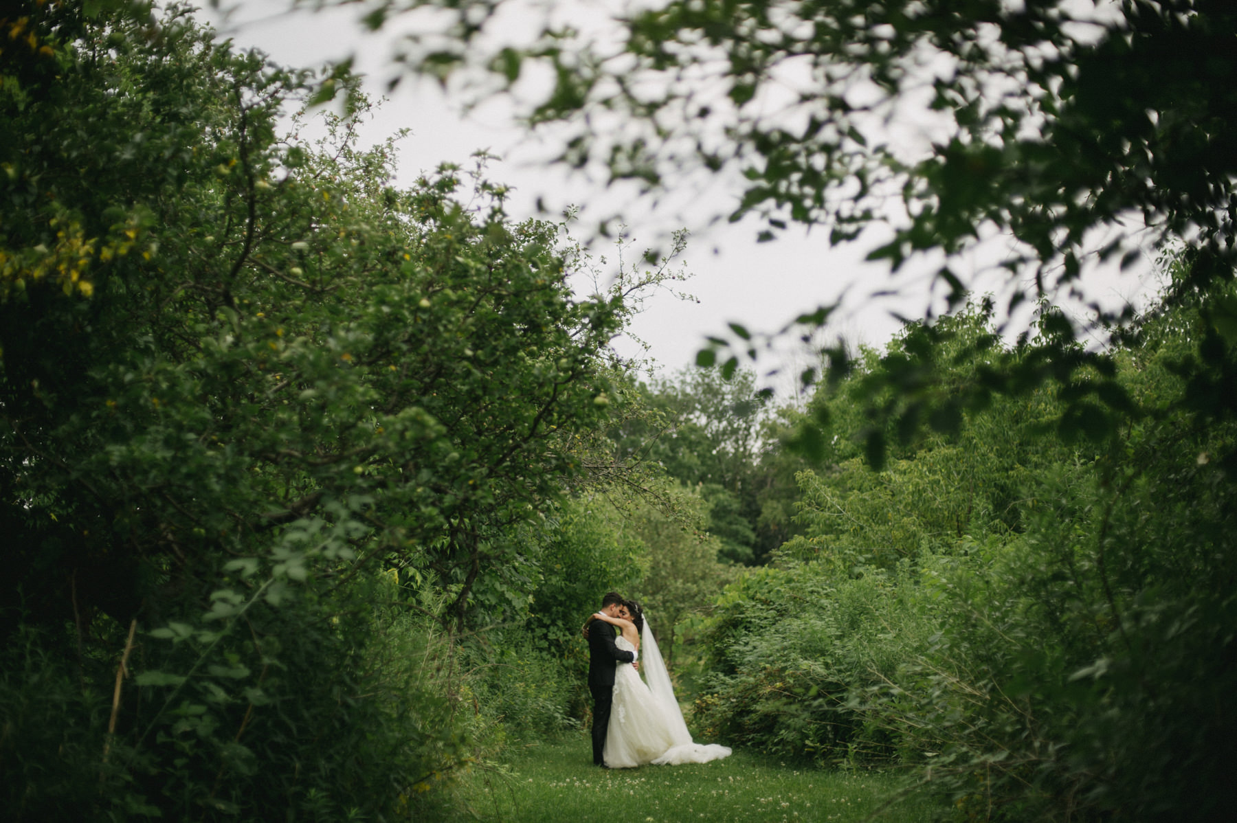 Vintage Wedding at Leslie Log House // Daring Wanderer