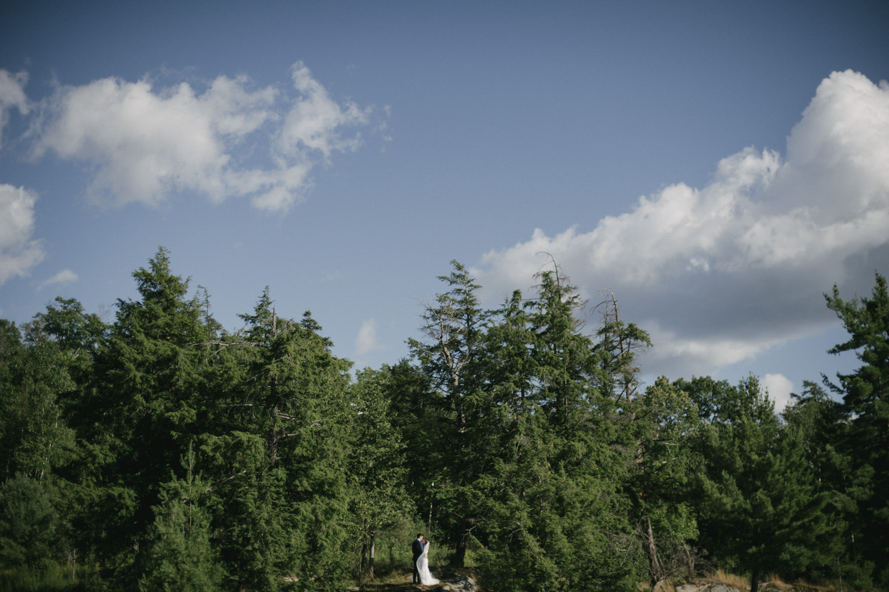 Daring Wanderer Photography - Daring Wanderer - Muskoka wedding photographer - Ontario wedding photographer - northern ontario wedding photographer - ridge at manitou wedding - cottage wedding - intimate cottage wedding