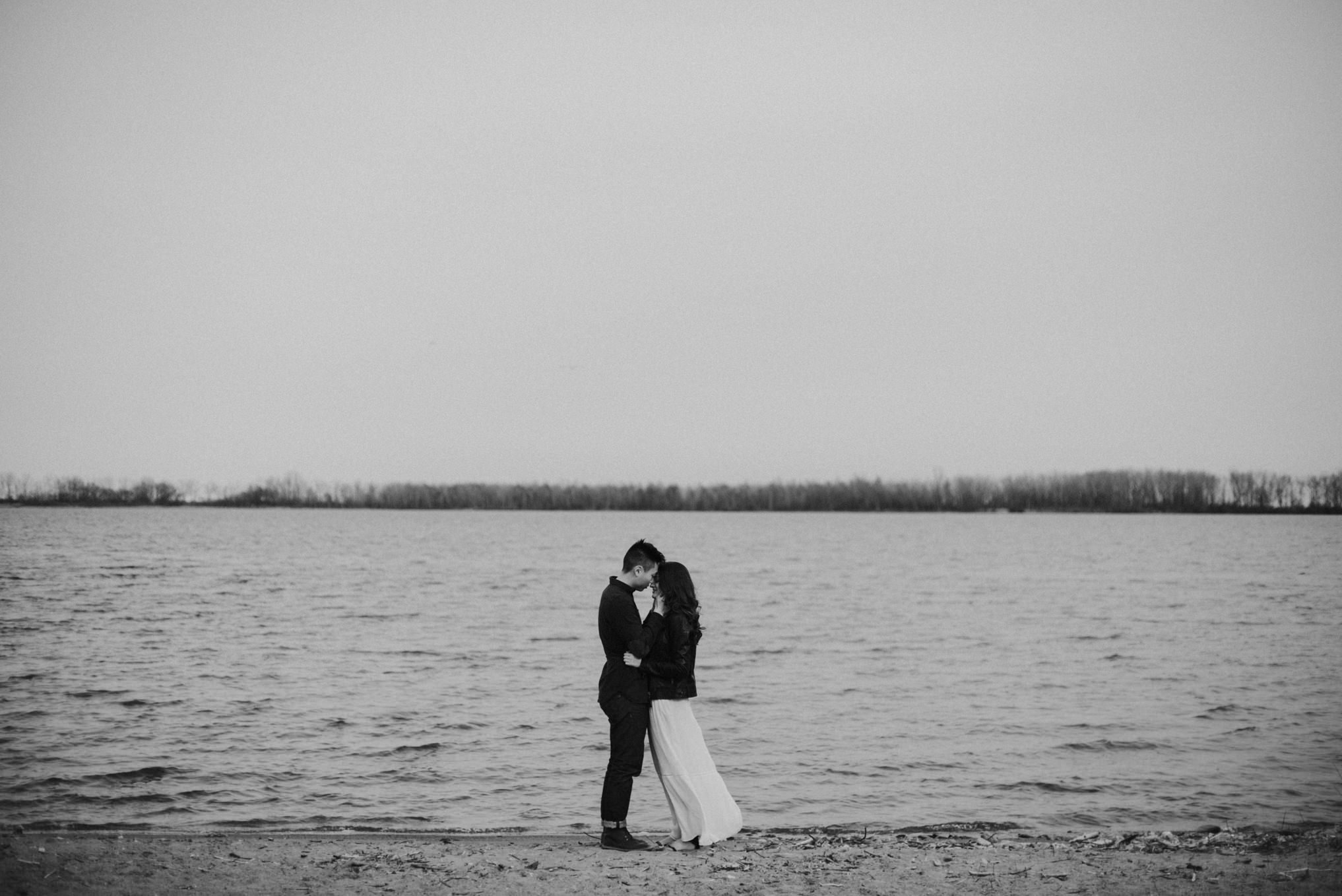 Intimate Cherry Beach Portraits by Daring Wanderer // www.daringwanderer.com