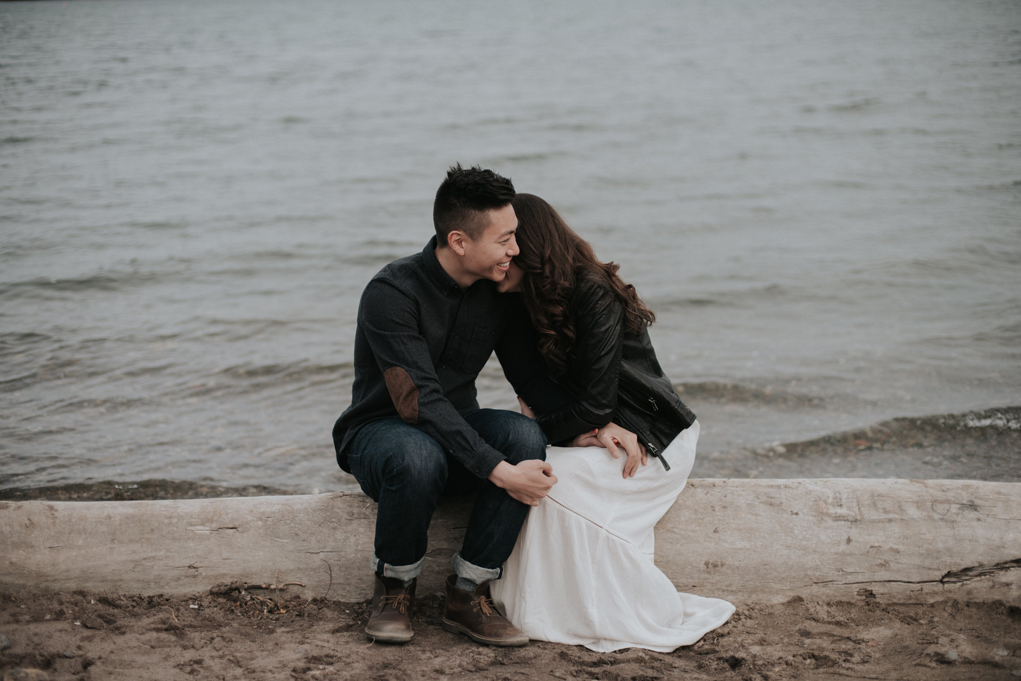 Intimate Cherry Beach Portraits by Daring Wanderer // www.daringwanderer.com