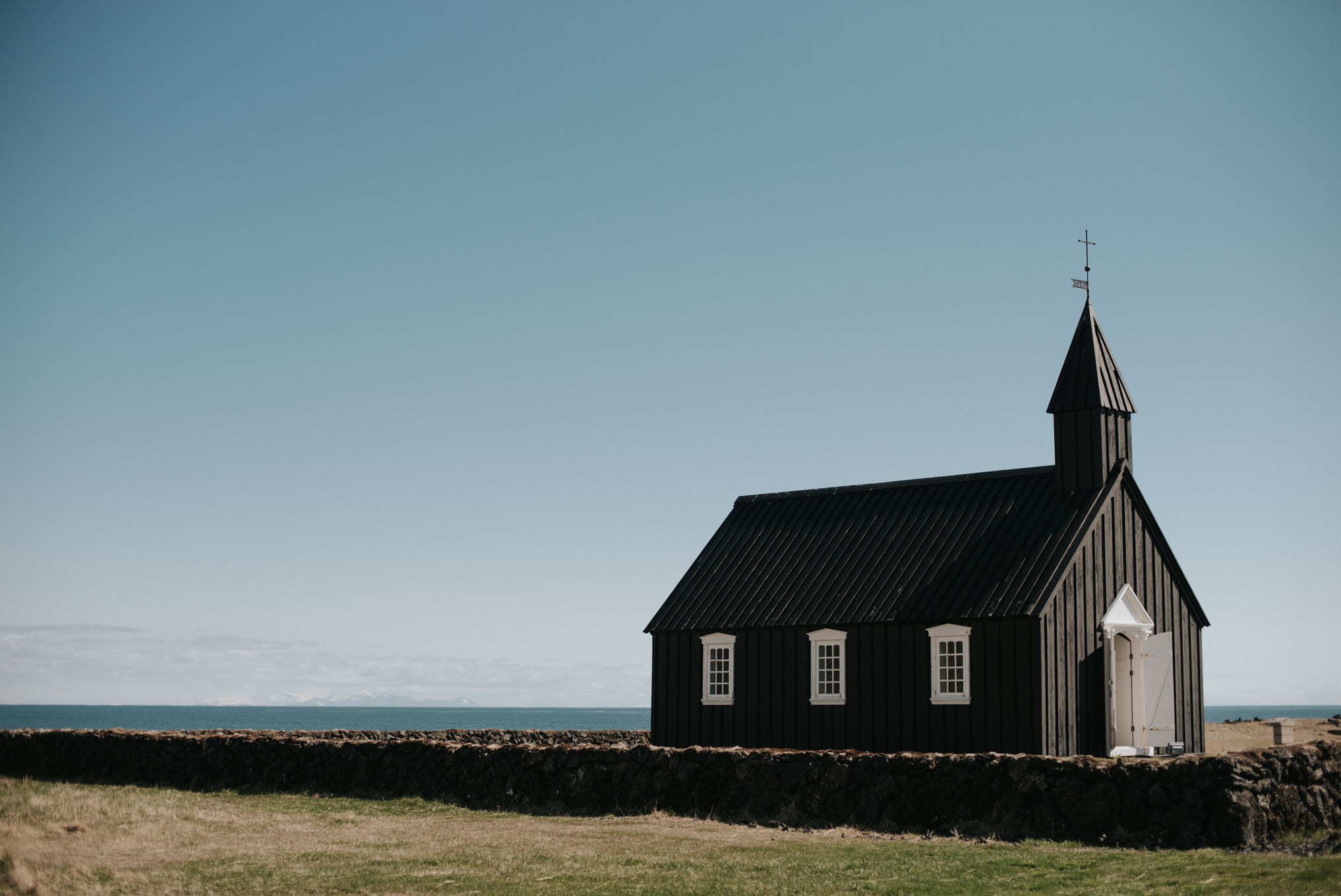 Texans Elope in Iceland: Dreamy Icelandic Midnight Sun Wedding // Daring Wanderer: www.daringwanderer.com