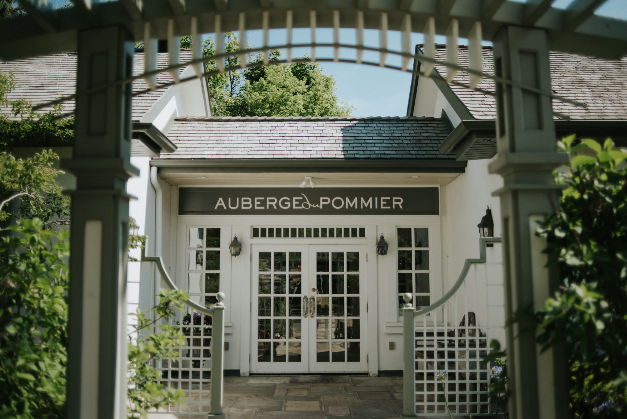 An intimate Auberge du Pommier Wedding in Toronto // Daring Wanderer: www.daringwanderer.com