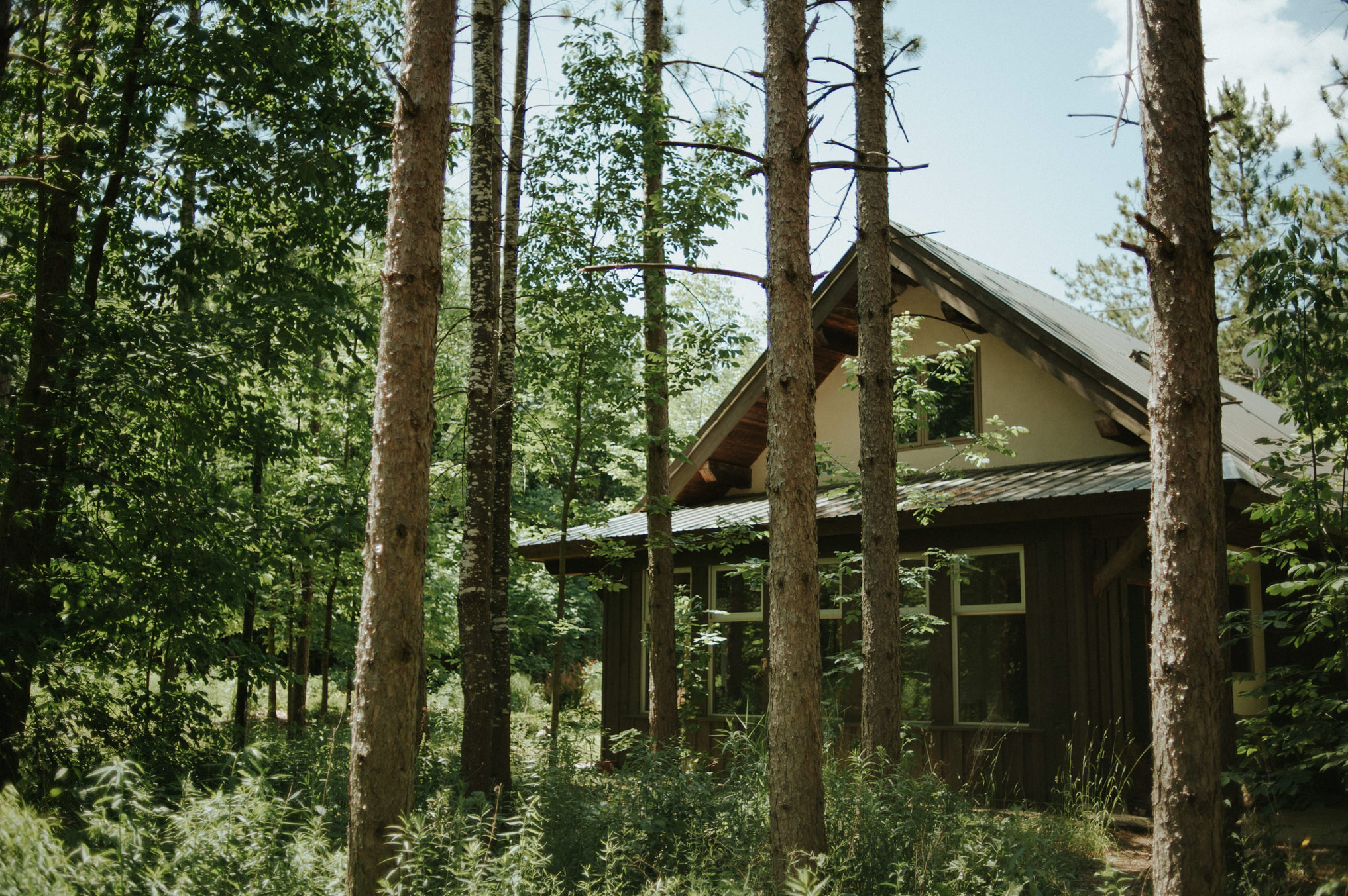 A dreamy femme babe same sex forest wedding at Riverstone Retreat // Daring Wanderer: www.daringwanderer.com