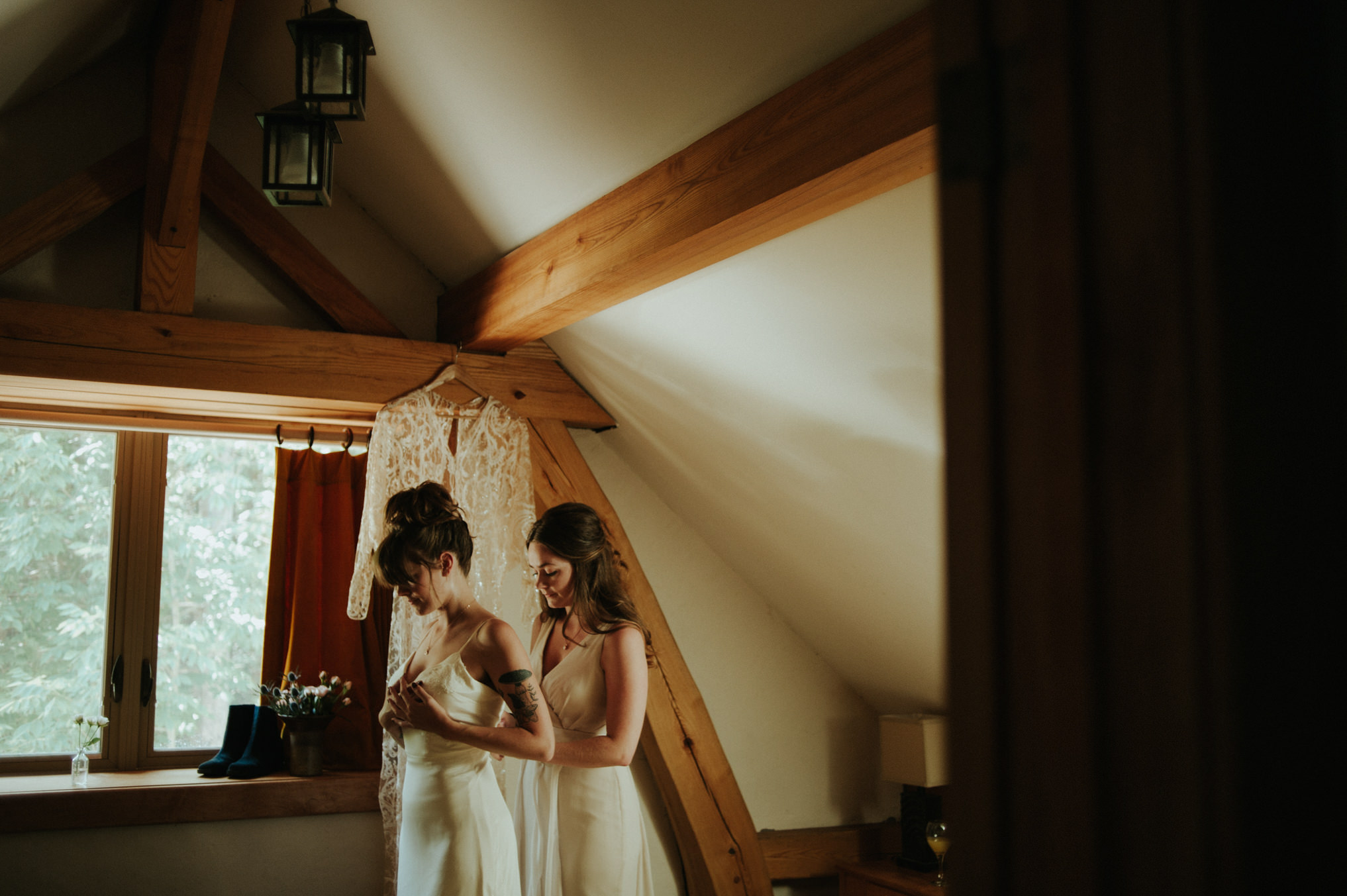 A dreamy femme babe same sex forest wedding at Riverstone Retreat // Daring Wanderer: www.daringwanderer.com