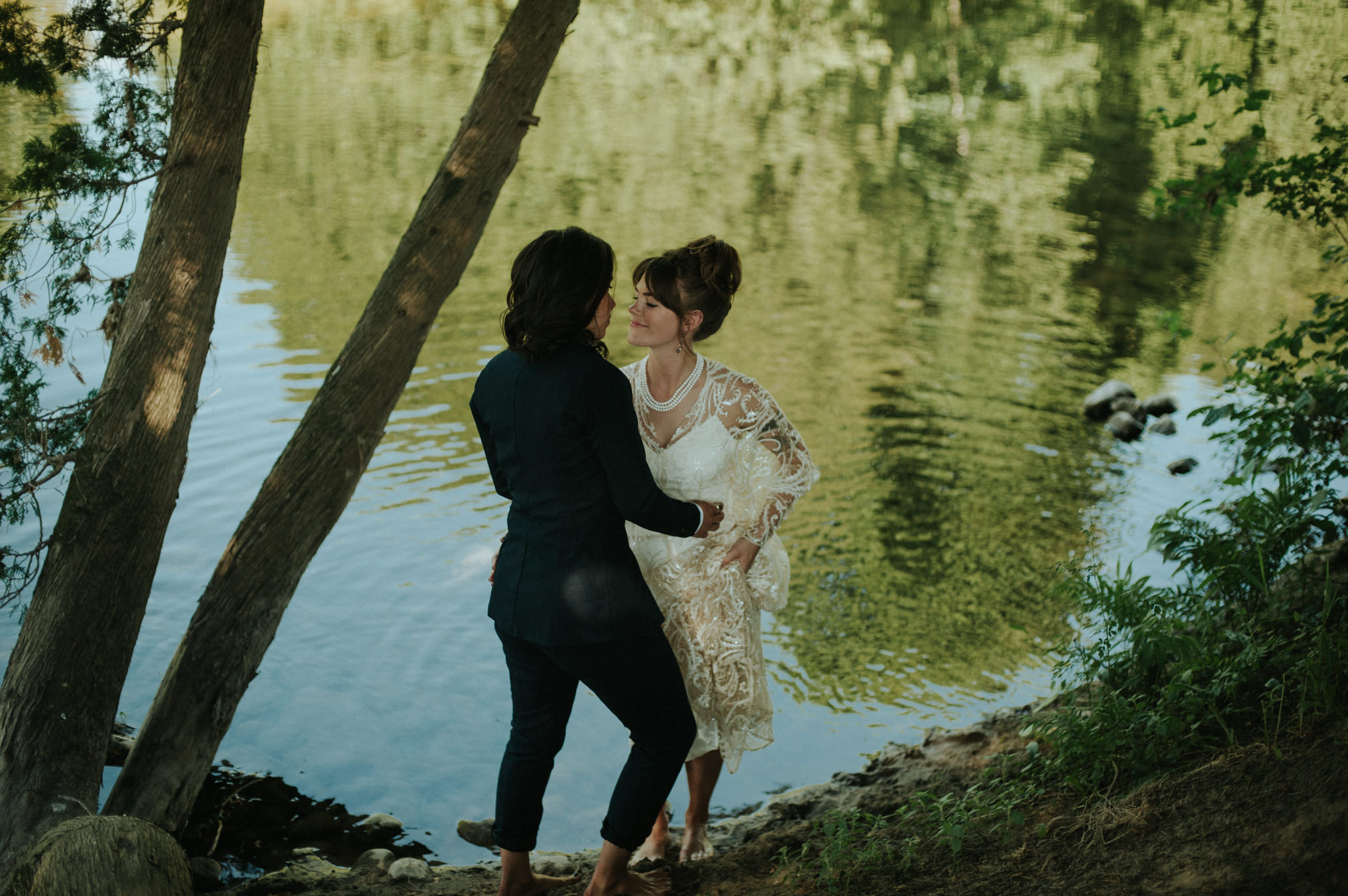 A dreamy femme babe same sex forest wedding at Riverstone Retreat // Daring Wanderer: www.daringwanderer.com