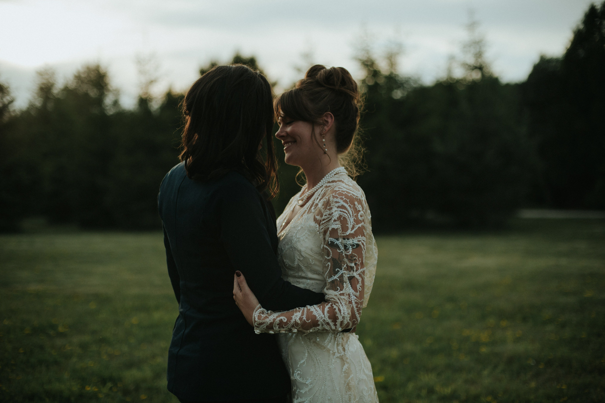 A dreamy femme babe same sex forest wedding at Riverstone Retreat // Daring Wanderer: www.daringwanderer.com