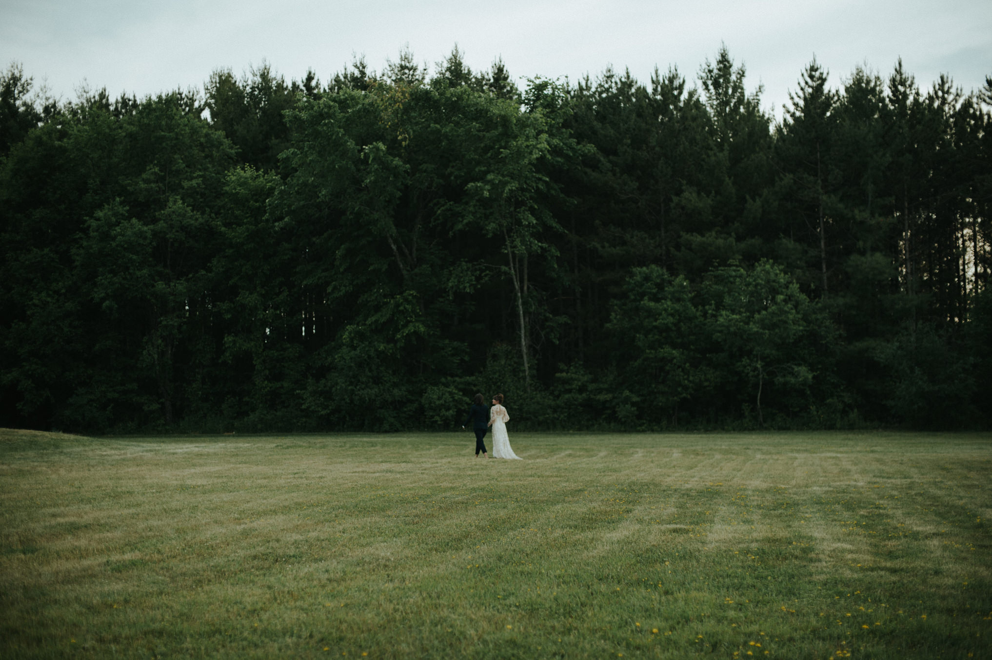 A dreamy femme babe same sex forest wedding at Riverstone Retreat // Daring Wanderer: www.daringwanderer.com