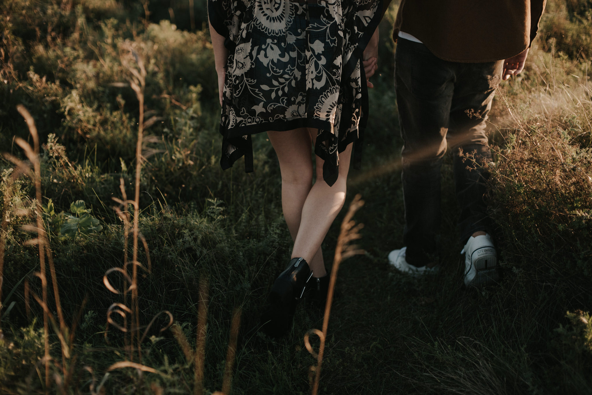 Fun end of summer couple portraits at sunset // www.daringwanderer.com