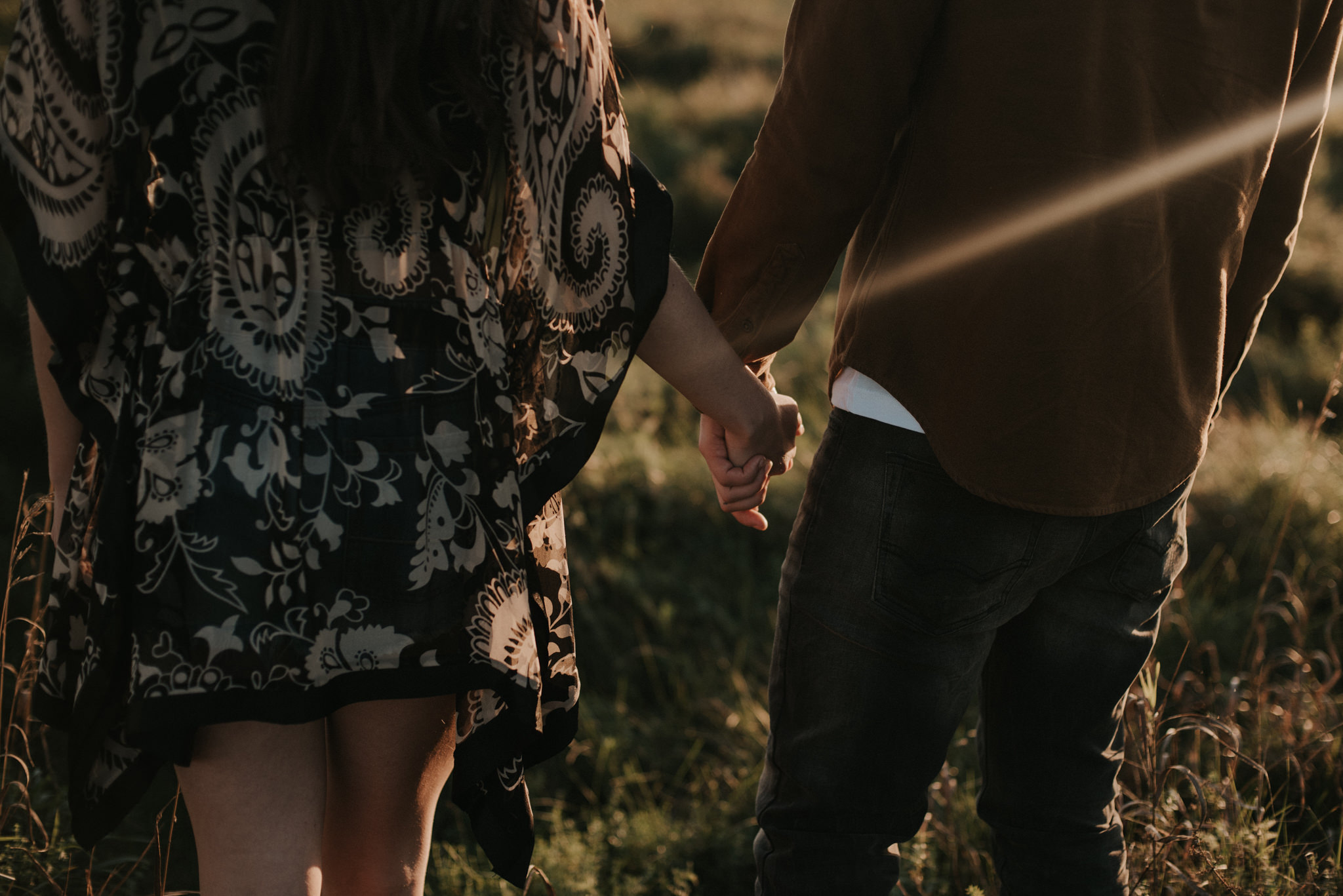 Fun end of summer couple portraits at sunset // www.daringwanderer.com