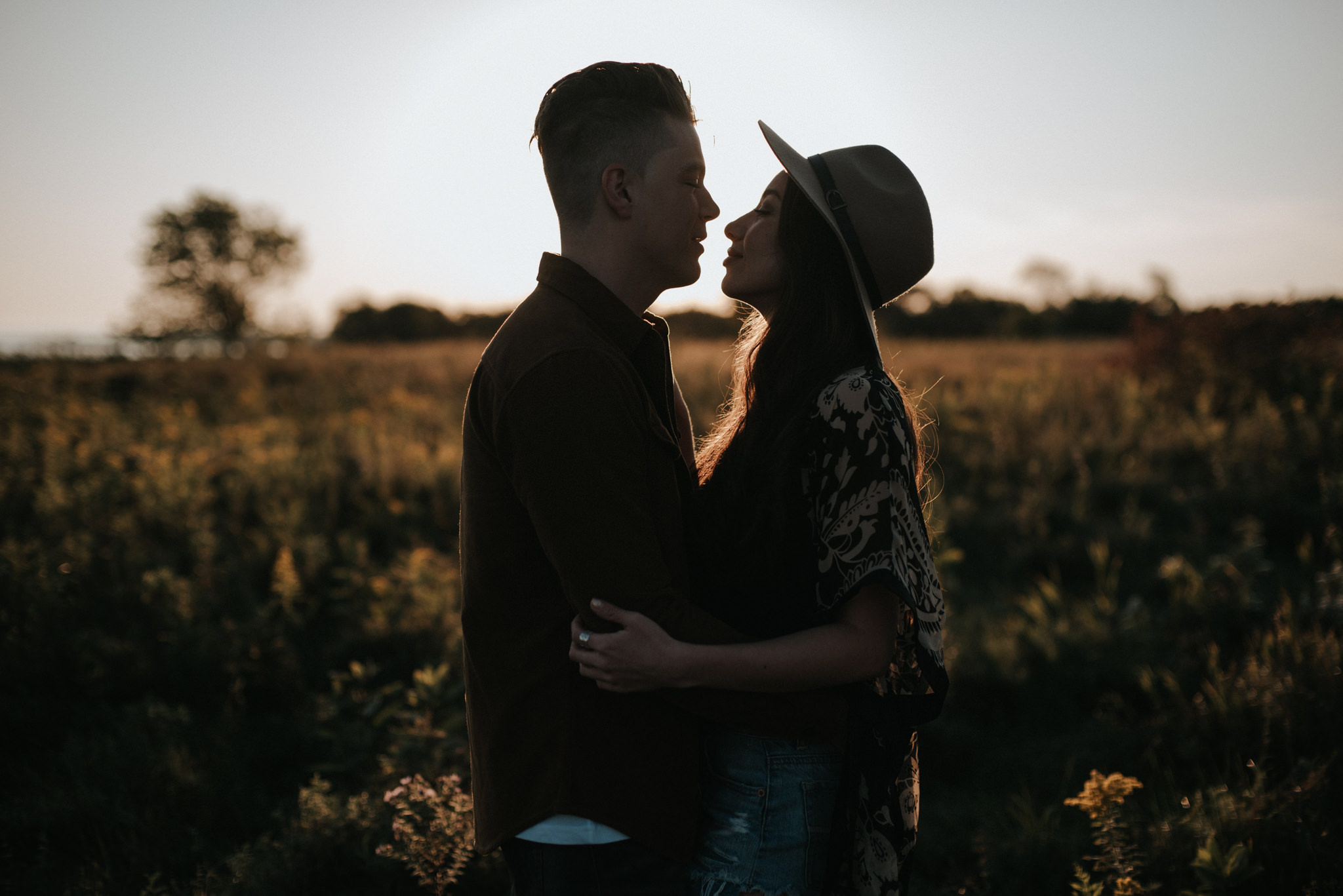 Fun end of summer couple portraits at sunset // www.daringwanderer.com