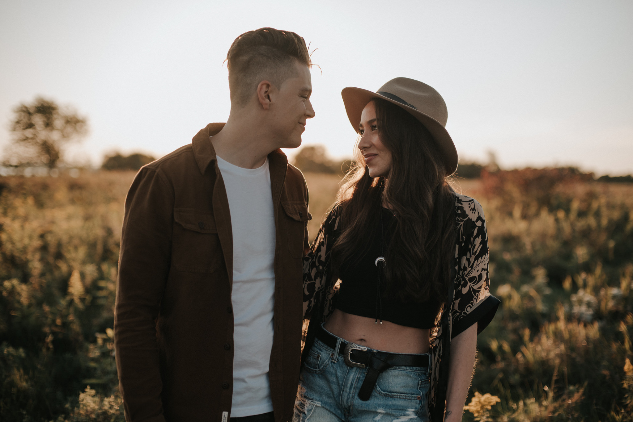 Fun end of summer couple portraits at sunset // www.daringwanderer.com