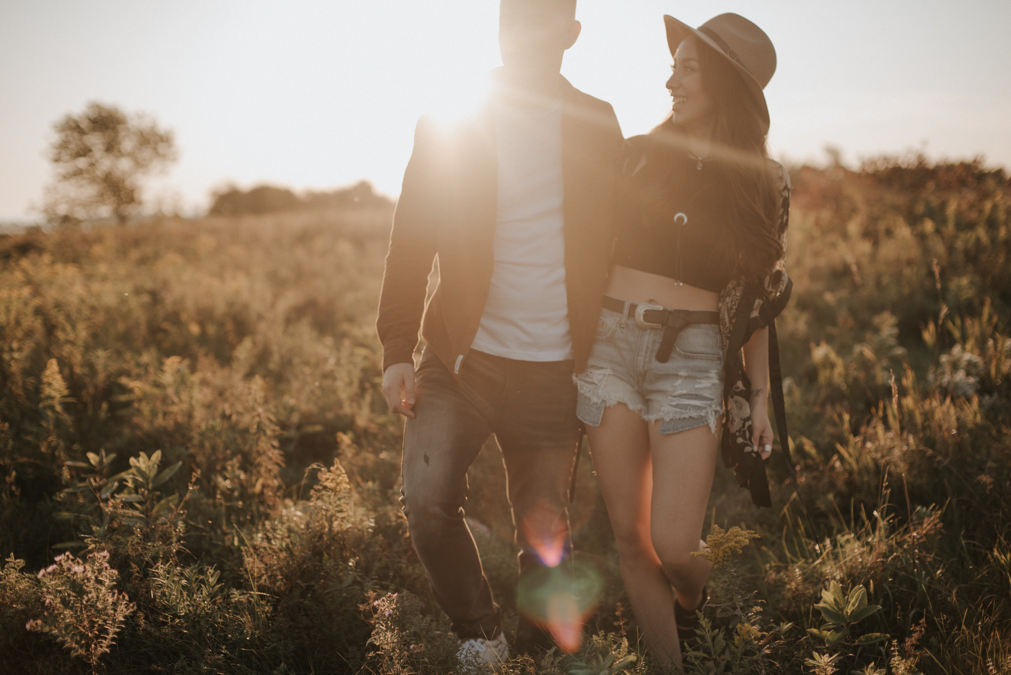 Fun end of summer couple portraits at sunset // www.daringwanderer.com