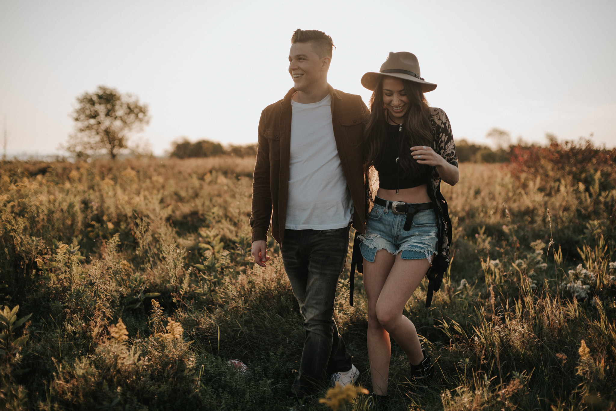 Fun end of summer couple portraits at sunset // www.daringwanderer.com