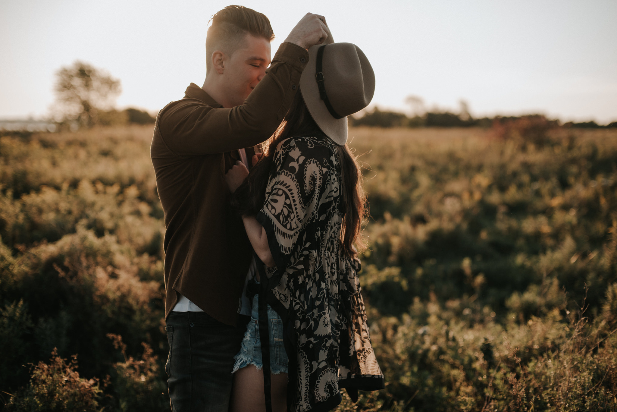 Fun end of summer couple portraits at sunset // www.daringwanderer.com