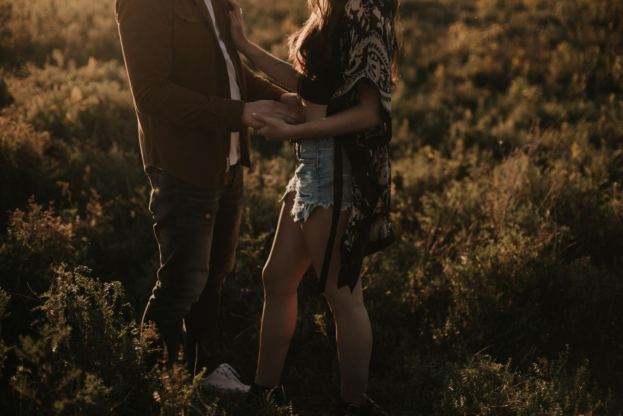 Fun end of summer couple portraits at sunset // www.daringwanderer.com