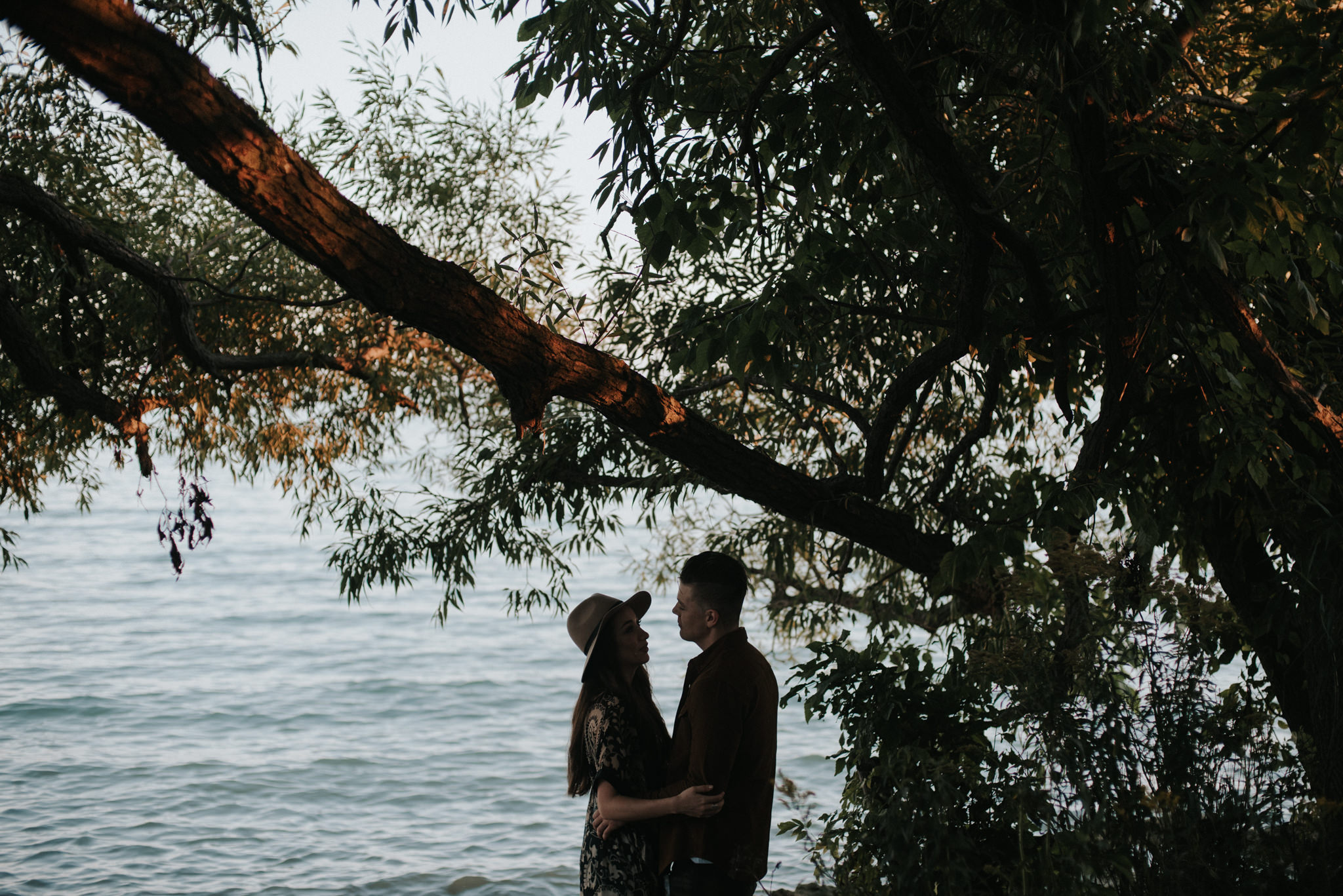 Fun end of summer couple portraits at sunset // www.daringwanderer.com