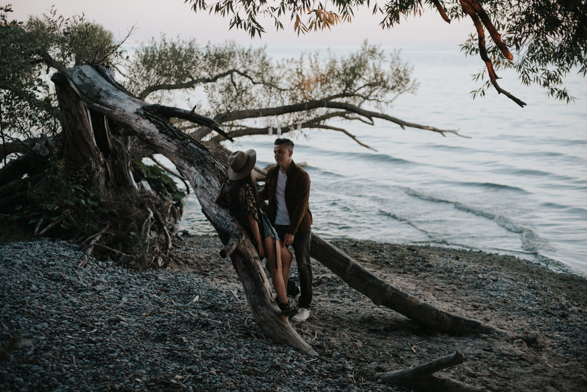 Fun end of summer couple portraits at sunset // www.daringwanderer.com