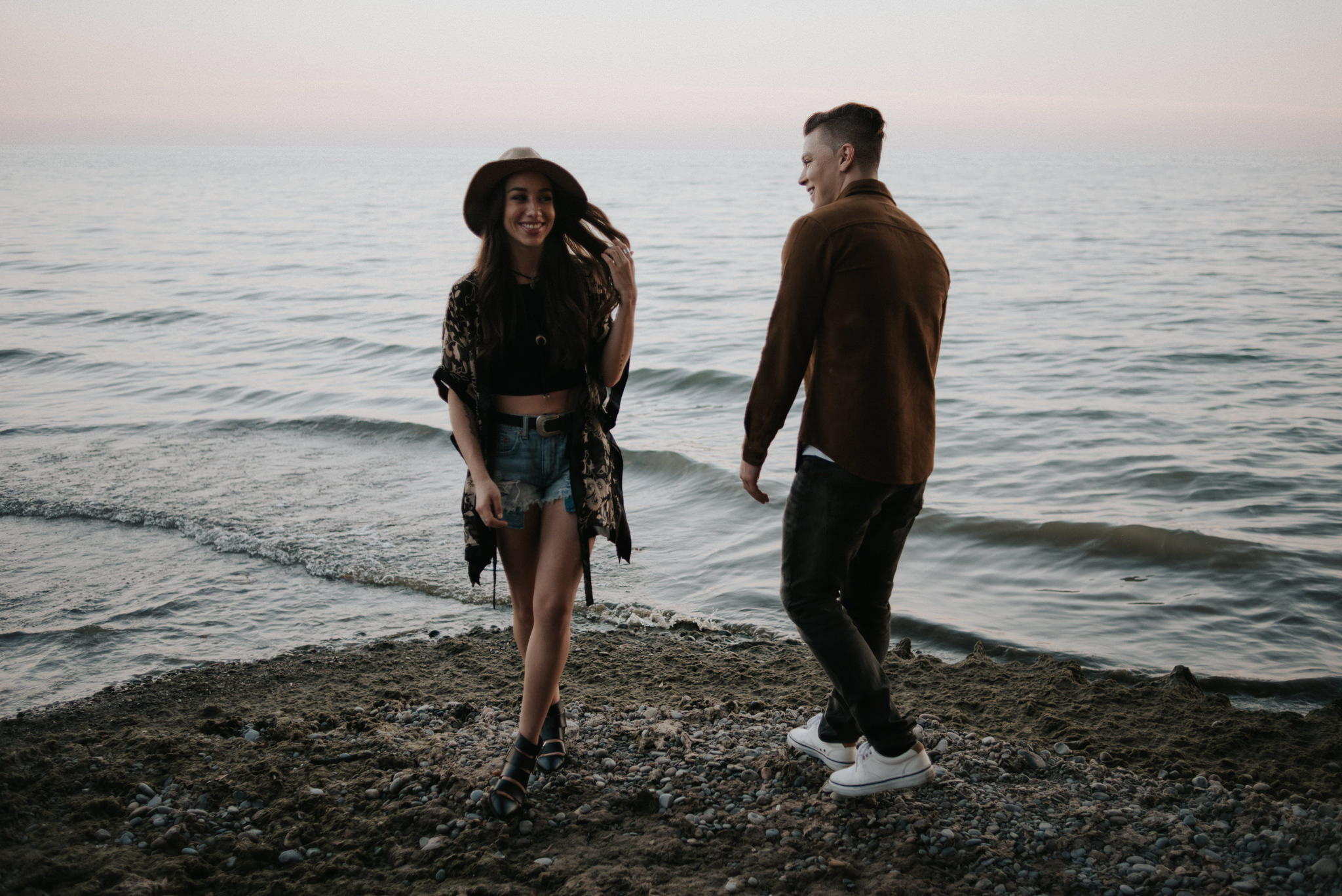 Fun end of summer couple portraits at sunset // www.daringwanderer.com