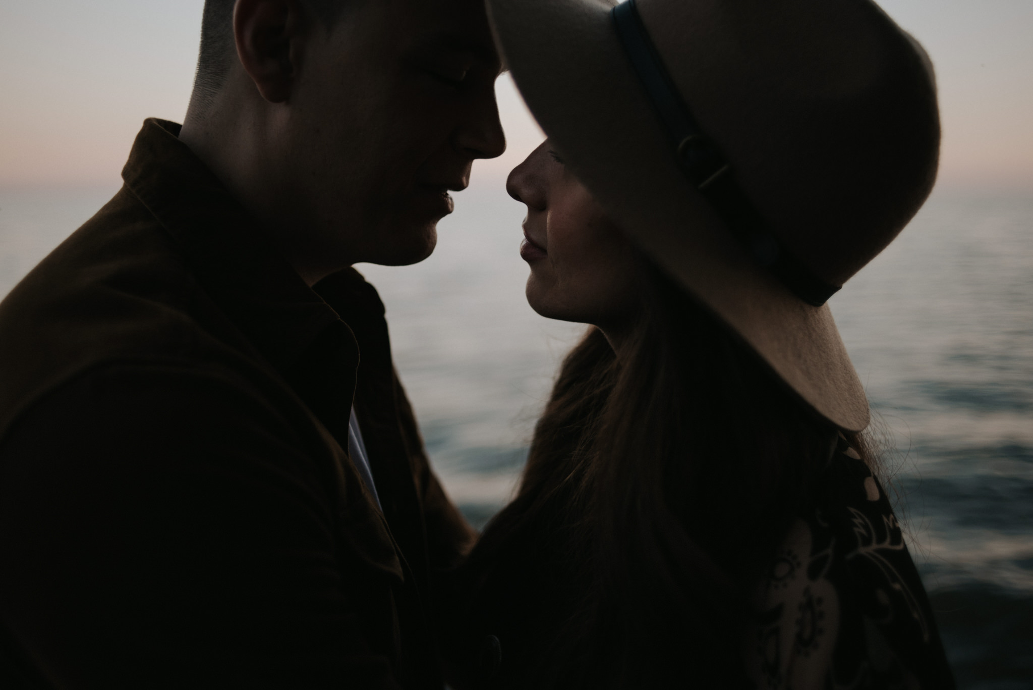 Fun end of summer couple portraits at sunset // www.daringwanderer.com