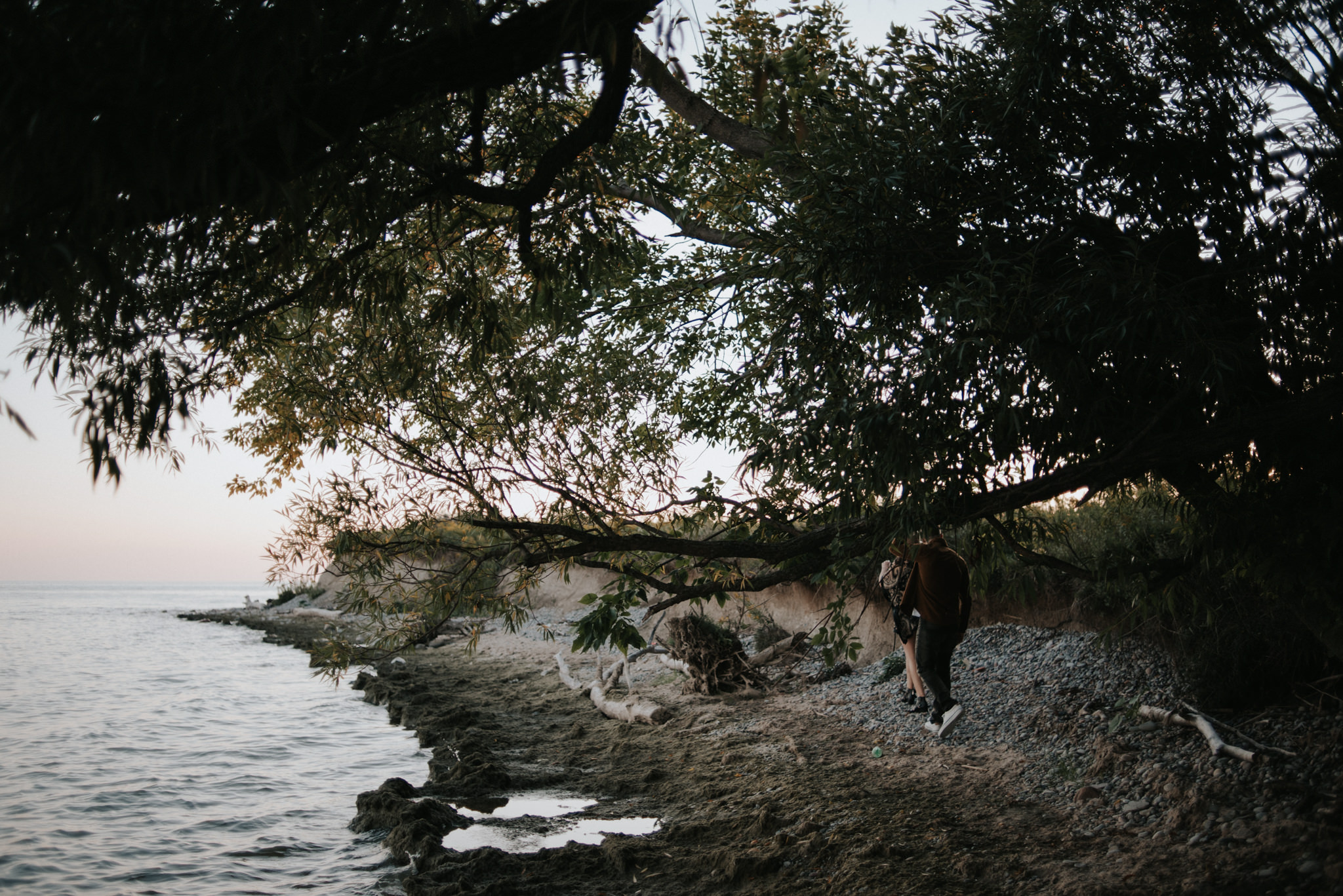 Fun end of summer couple portraits at sunset // www.daringwanderer.com