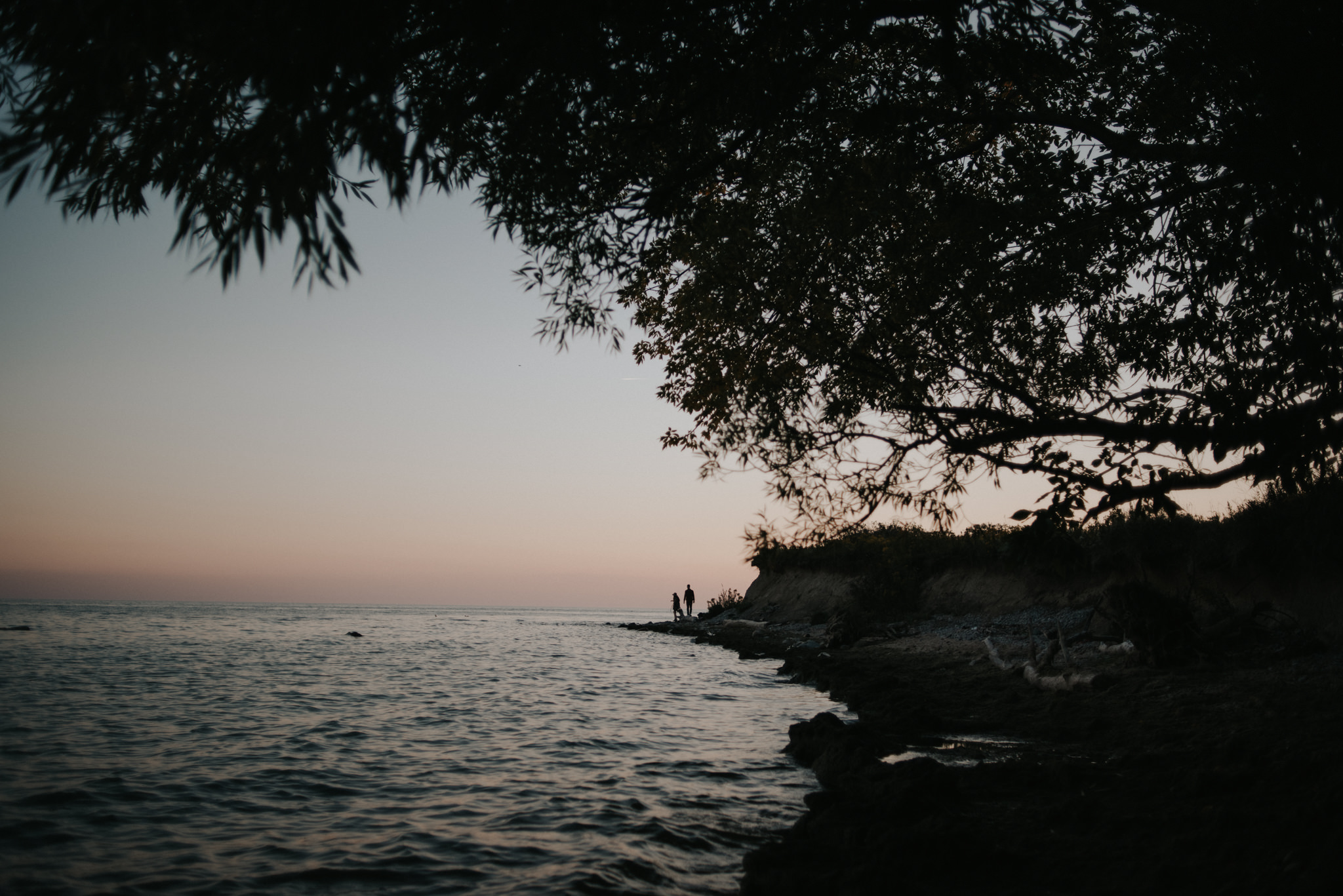 Fun end of summer couple portraits at sunset // www.daringwanderer.com