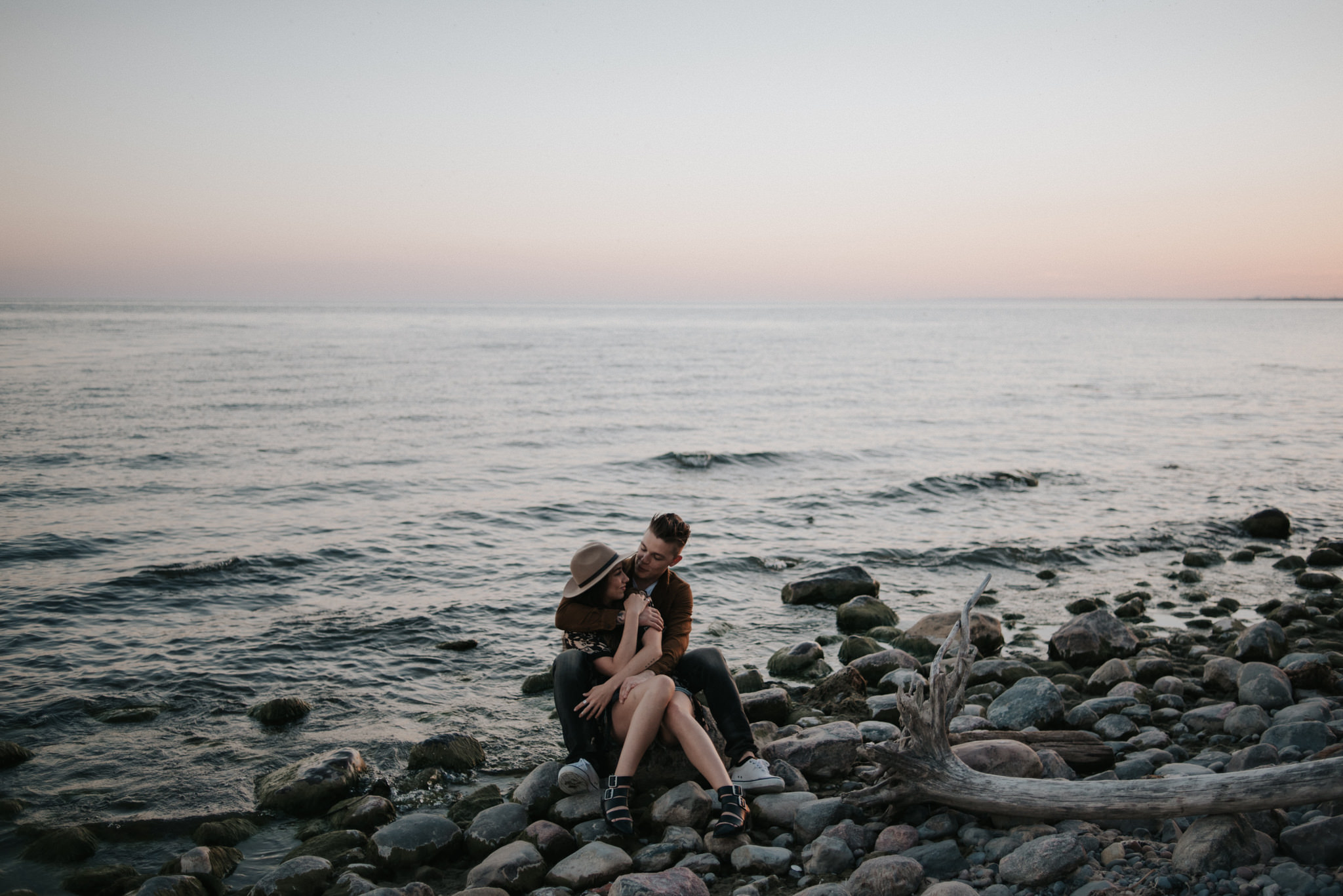 Fun end of summer couple portraits at sunset // www.daringwanderer.com