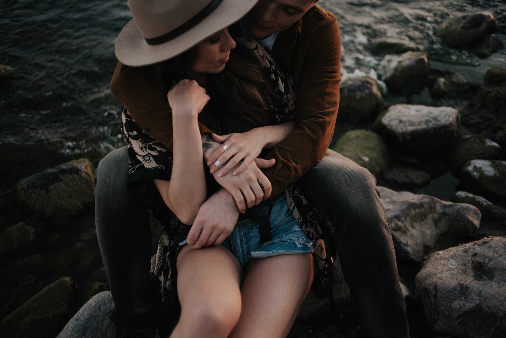 Fun end of summer couple portraits at sunset // www.daringwanderer.com