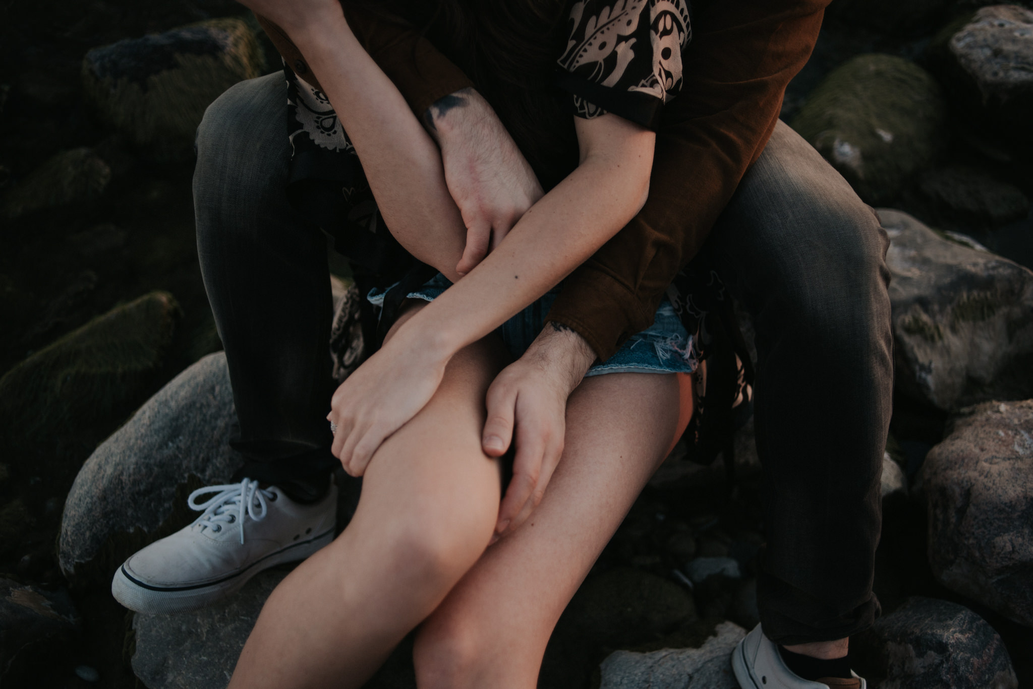 Fun end of summer couple portraits at sunset // www.daringwanderer.com