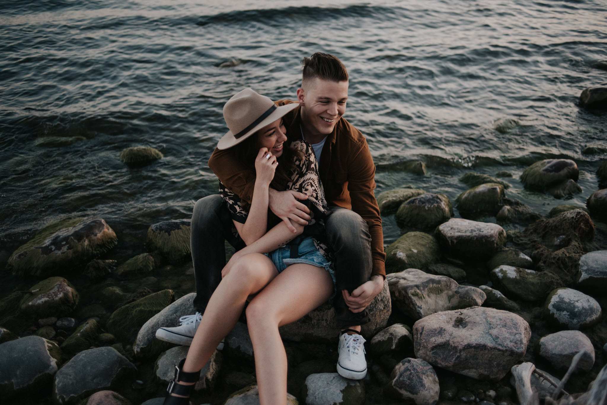 Fun end of summer couple portraits at sunset // www.daringwanderer.com