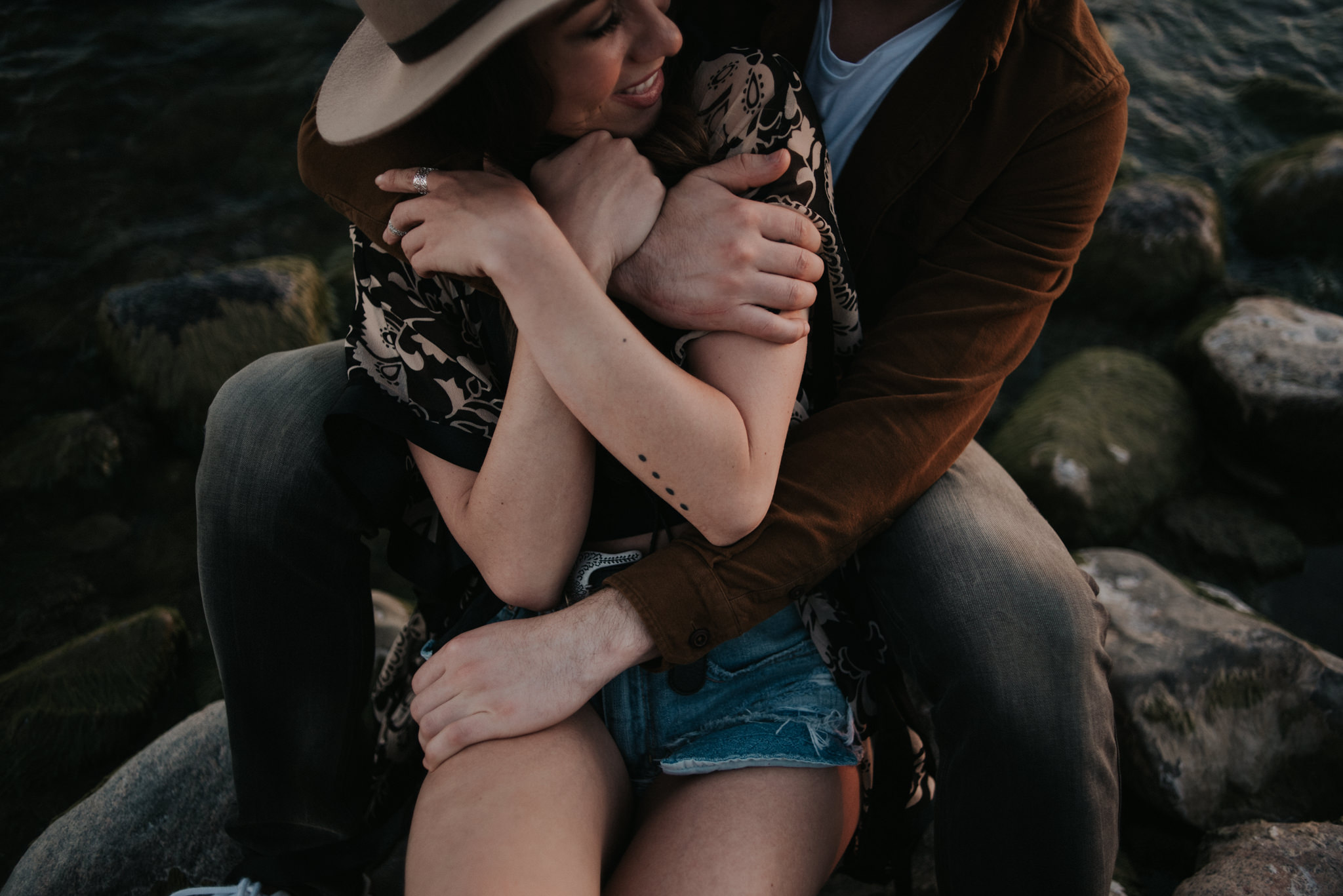 Fun end of summer couple portraits at sunset // www.daringwanderer.com