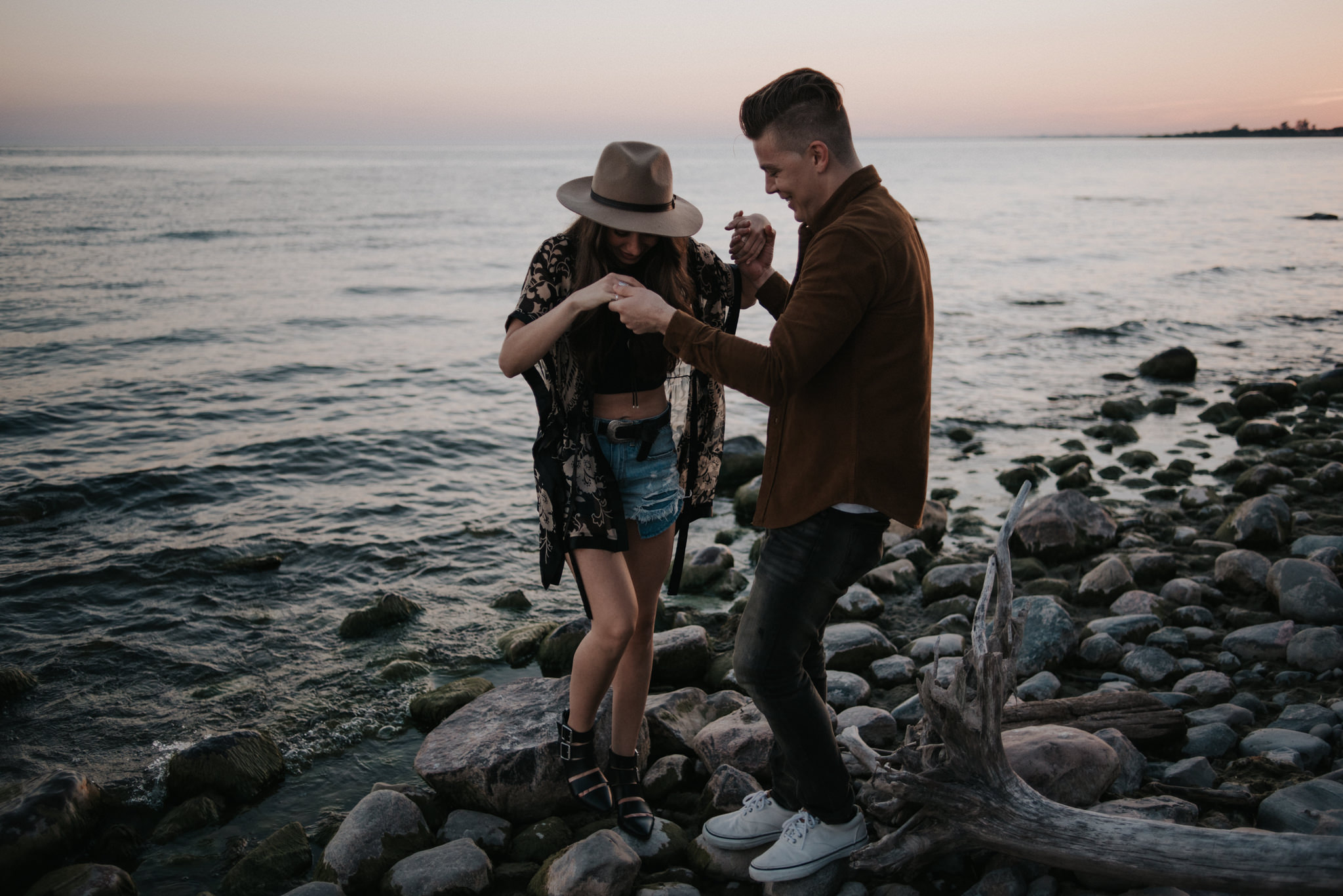 Fun end of summer couple portraits at sunset // www.daringwanderer.com