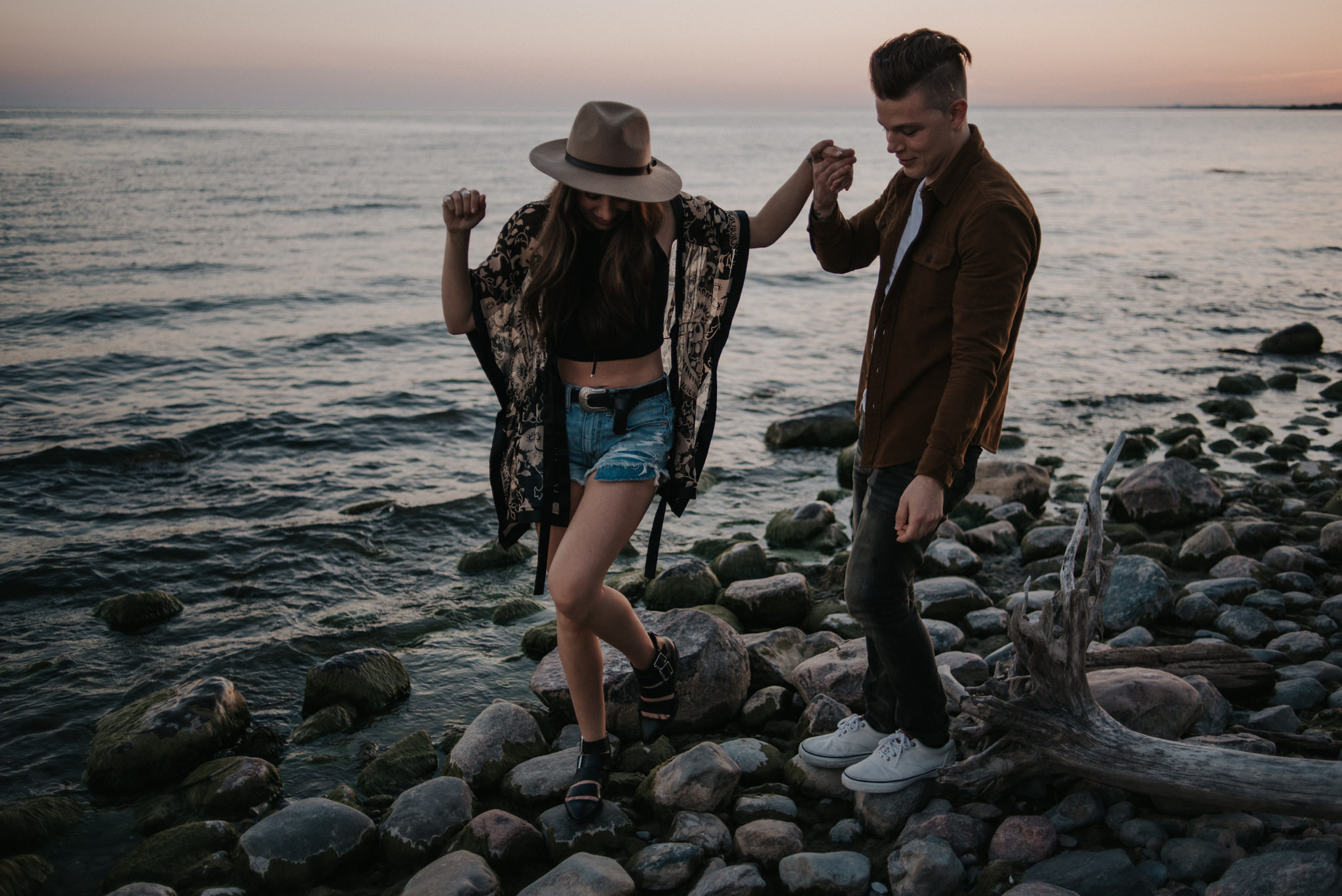 Fun end of summer couple portraits at sunset // www.daringwanderer.com