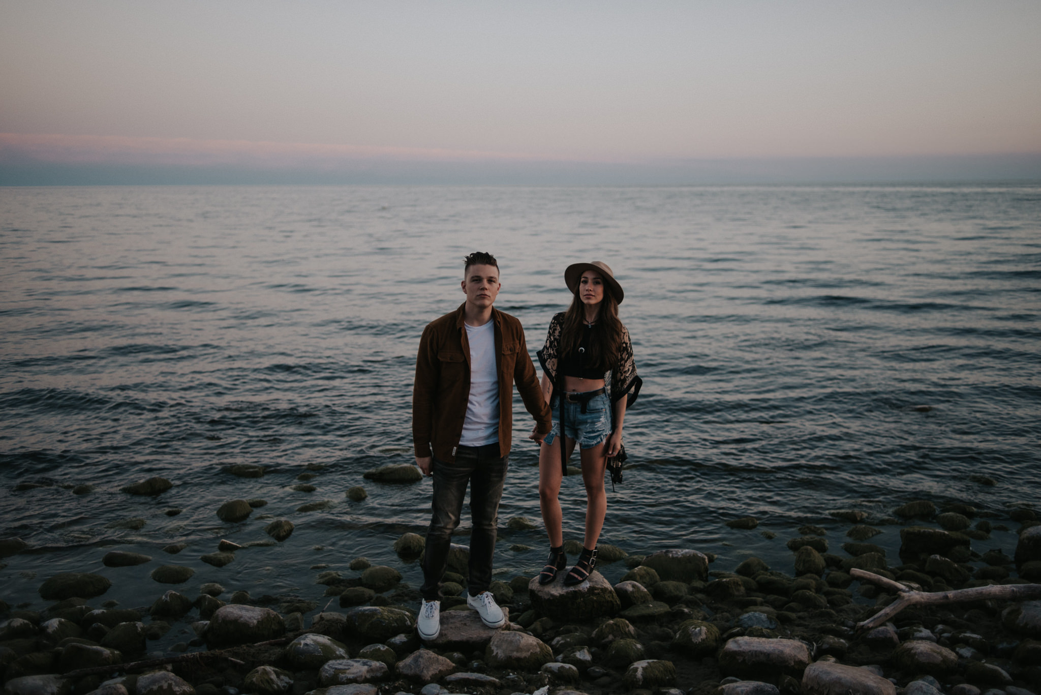 Fun end of summer couple portraits at sunset // www.daringwanderer.com