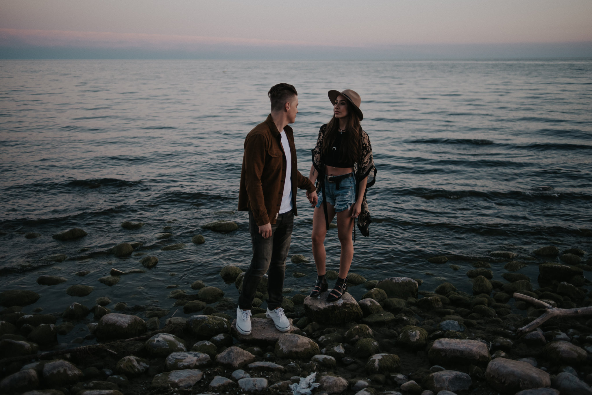 Fun end of summer couple portraits at sunset // www.daringwanderer.com