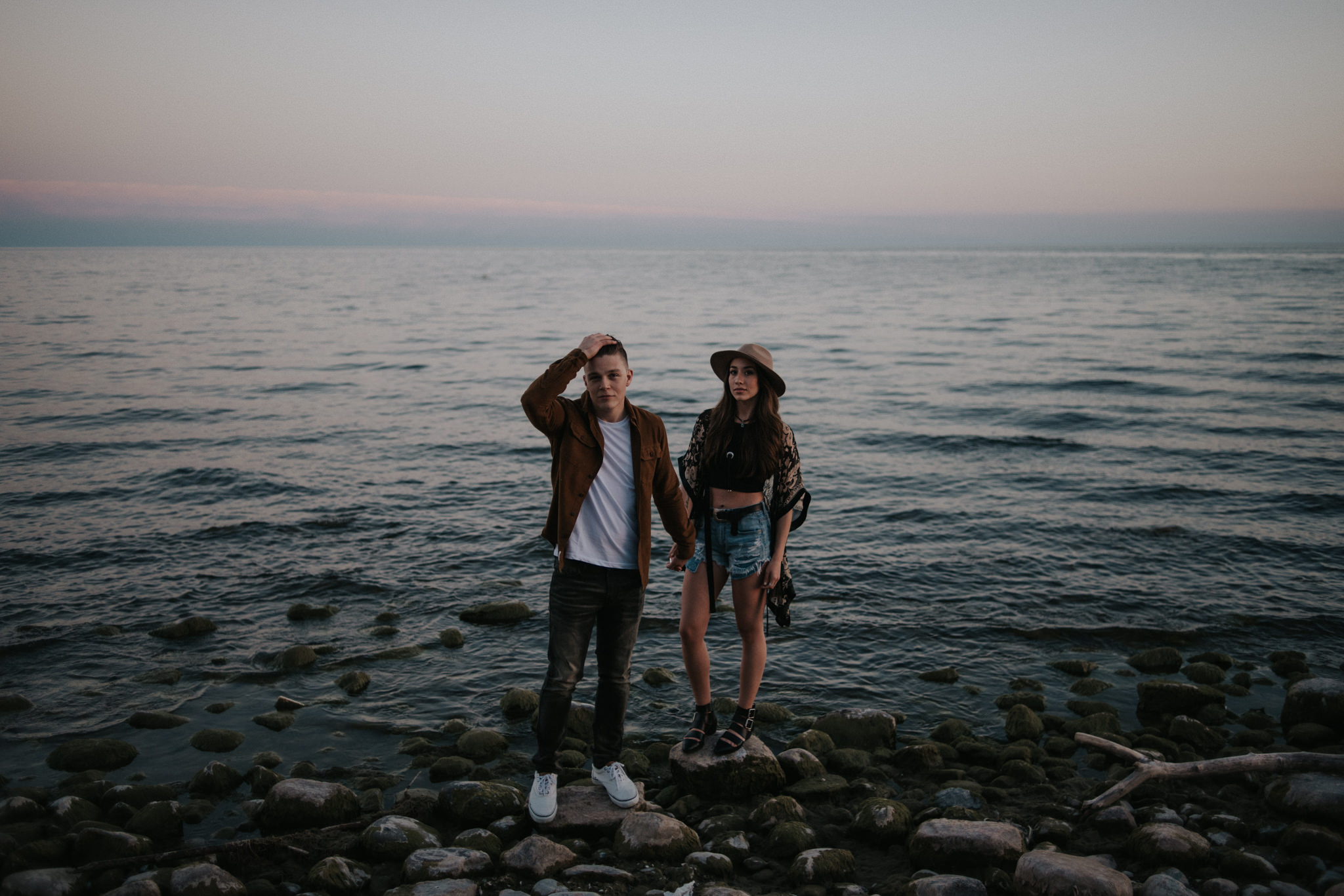 Fun end of summer couple portraits at sunset // www.daringwanderer.com