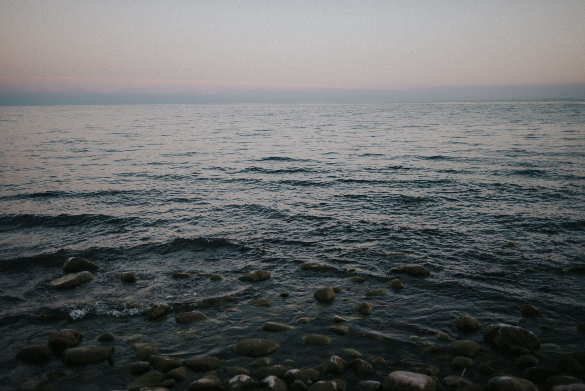 Fun end of summer couple portraits at sunset // www.daringwanderer.com