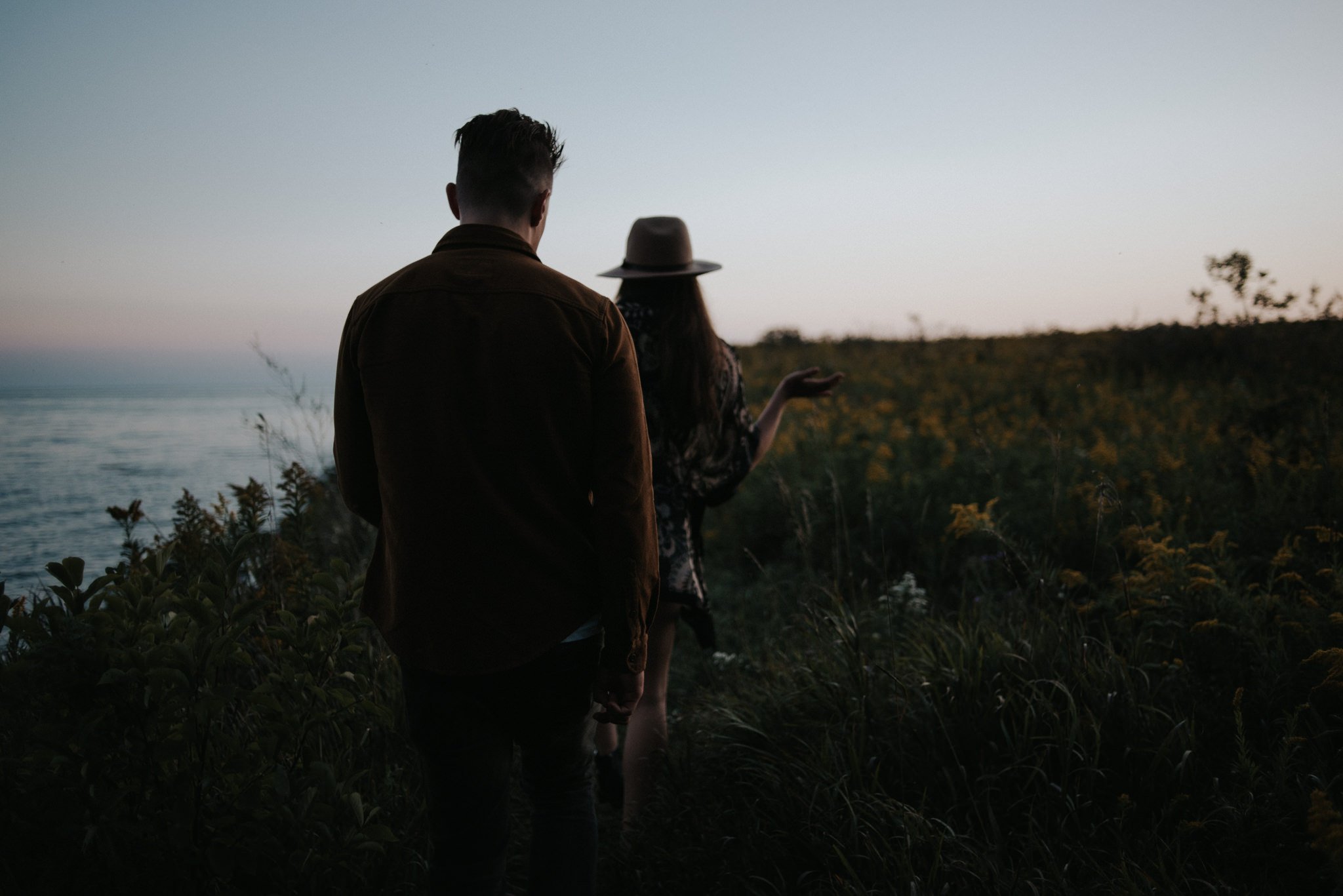 Fun end of summer couple portraits at sunset // www.daringwanderer.com