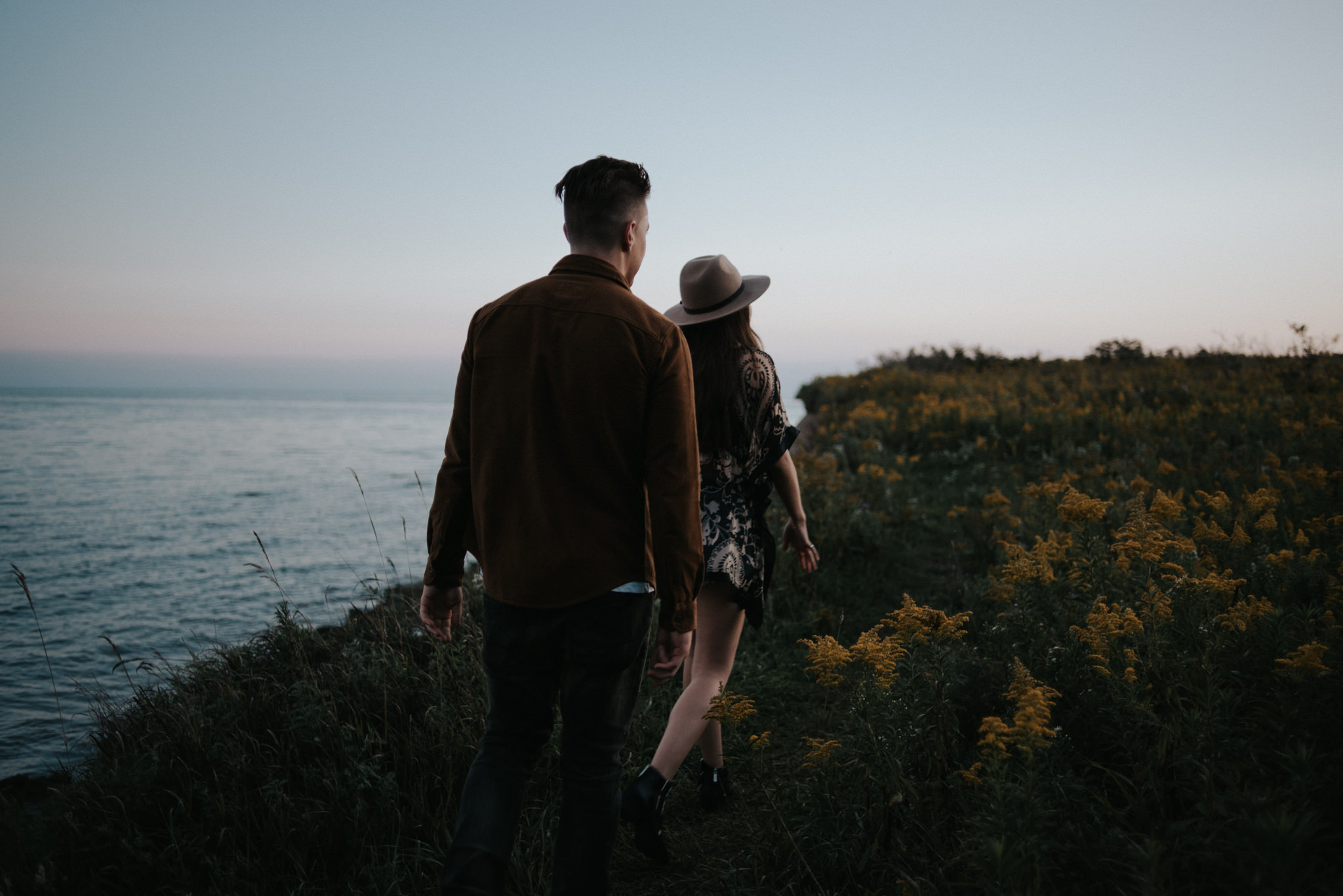 Fun end of summer couple portraits at sunset // www.daringwanderer.com