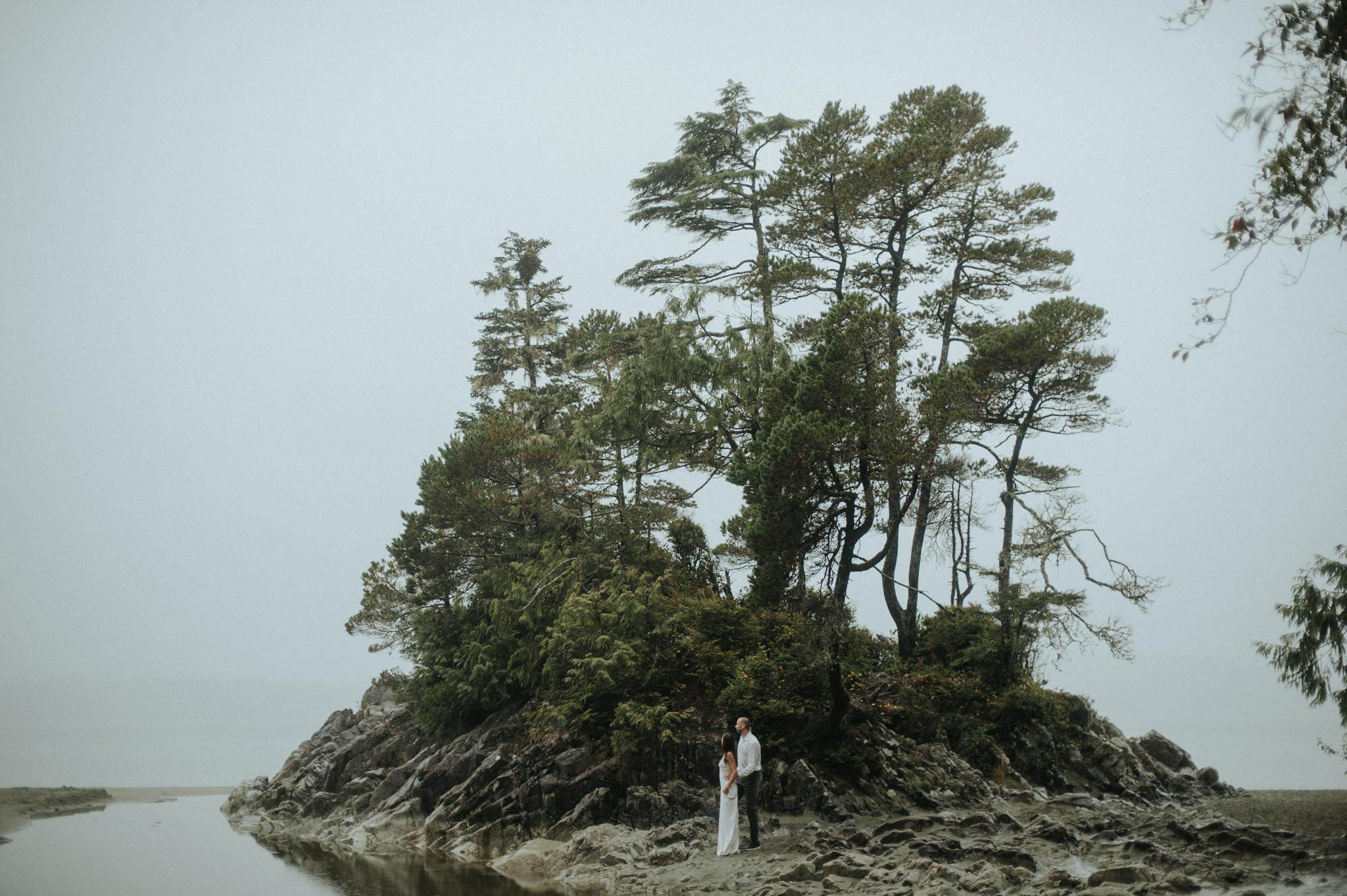 Intimate Tonquin Beach Day-Before Portraits in Tofino // Daring Wanderer: www.daringwanderer.com