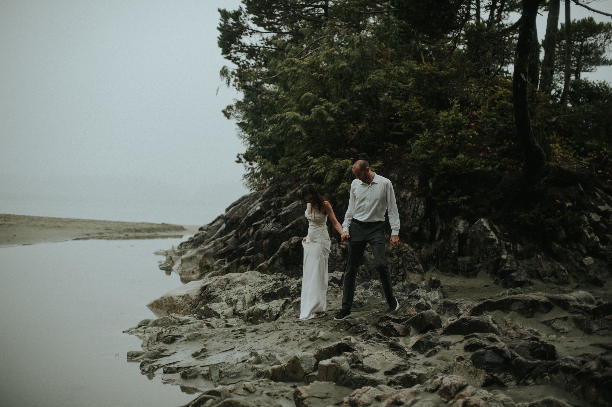 Intimate Tonquin Beach Day-Before Portraits in Tofino // Daring Wanderer: www.daringwanderer.com