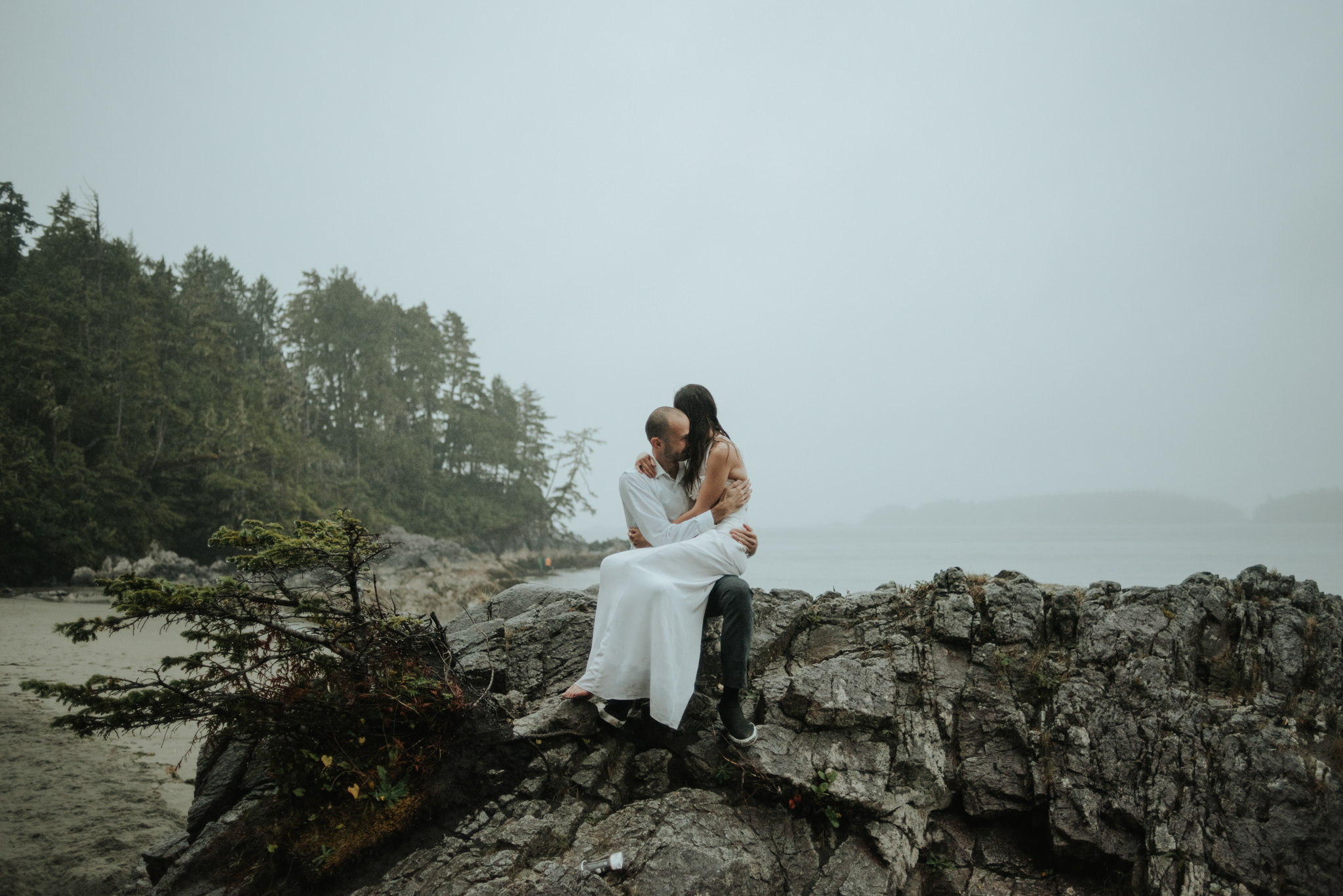 Intimate Tonquin Beach Day-Before Portraits in Tofino // Daring Wanderer: www.daringwanderer.com