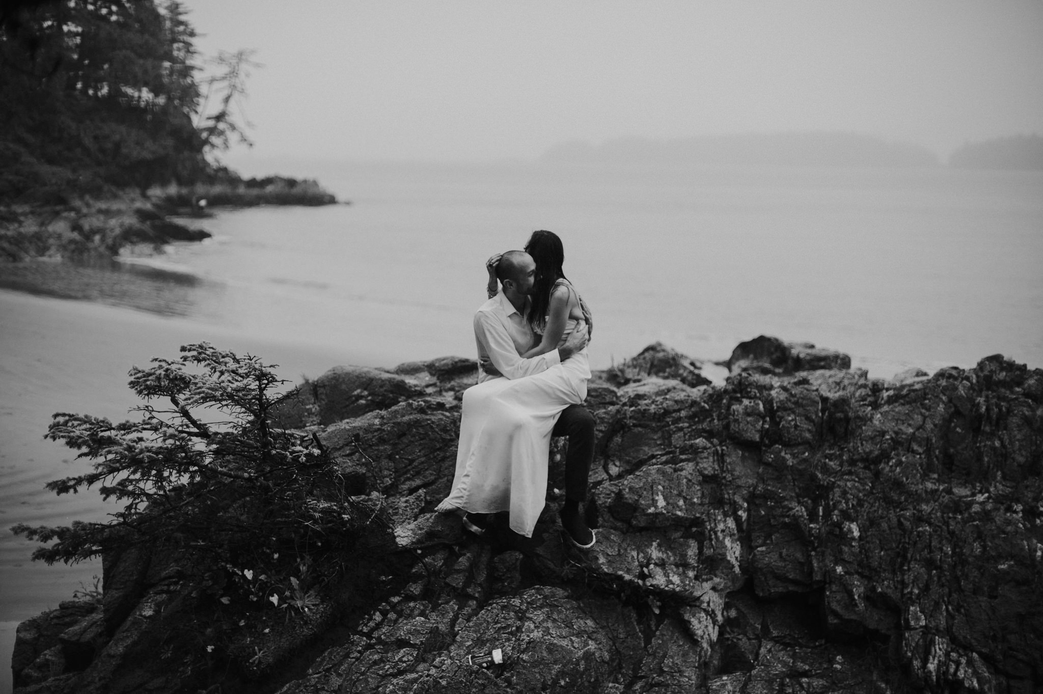 Intimate Tonquin Beach Day-Before Portraits in Tofino // Daring Wanderer: www.daringwanderer.com