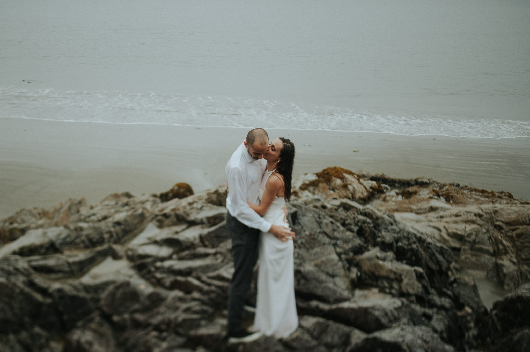 Intimate Tonquin Beach Day-Before Portraits in Tofino // Daring Wanderer: www.daringwanderer.com