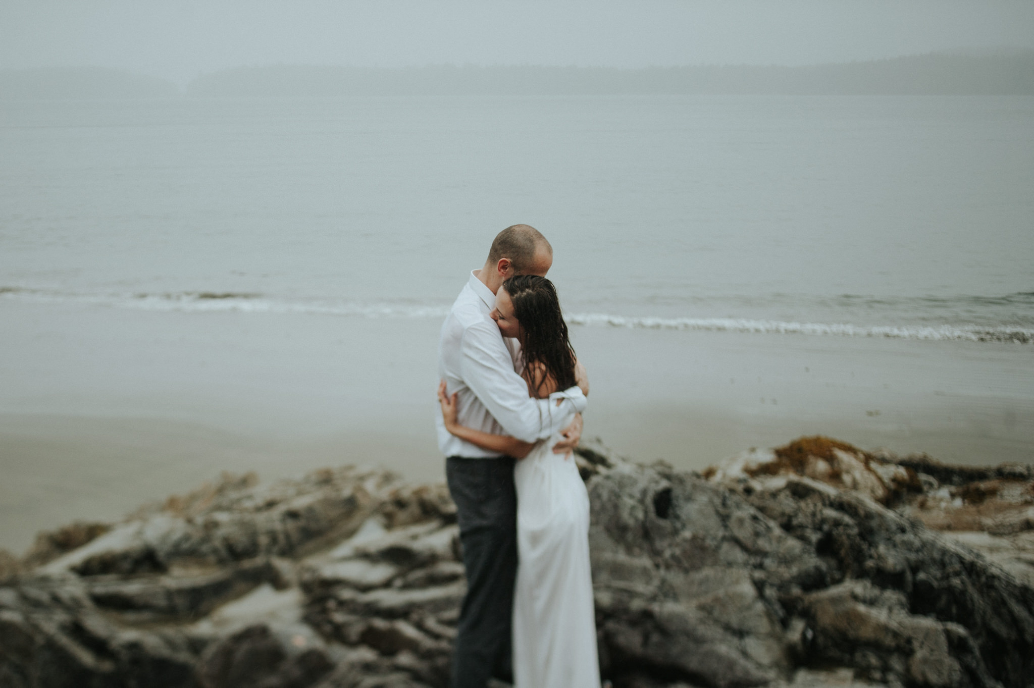 Intimate Tonquin Beach Day-Before Portraits in Tofino // Daring Wanderer: www.daringwanderer.com