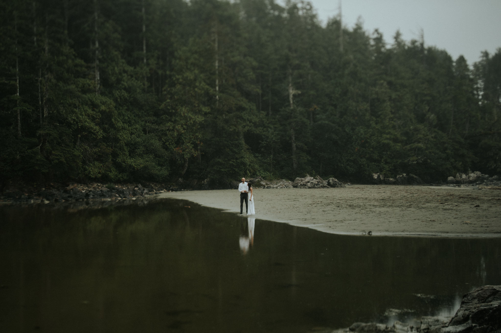 Intimate Tonquin Beach Day-Before Portraits in Tofino // Daring Wanderer: www.daringwanderer.com