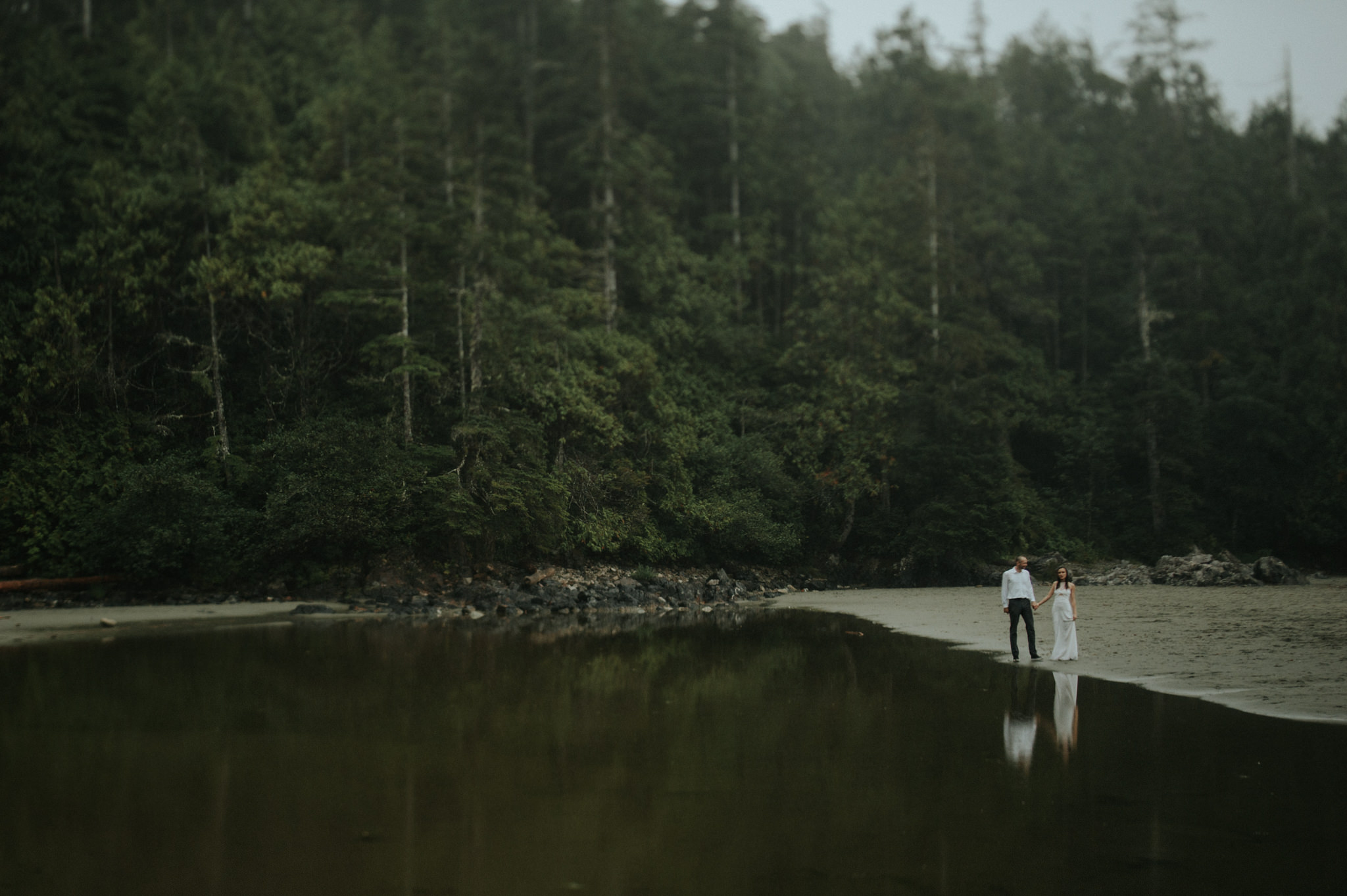 Intimate Tonquin Beach Day-Before Portraits in Tofino // Daring Wanderer: www.daringwanderer.com