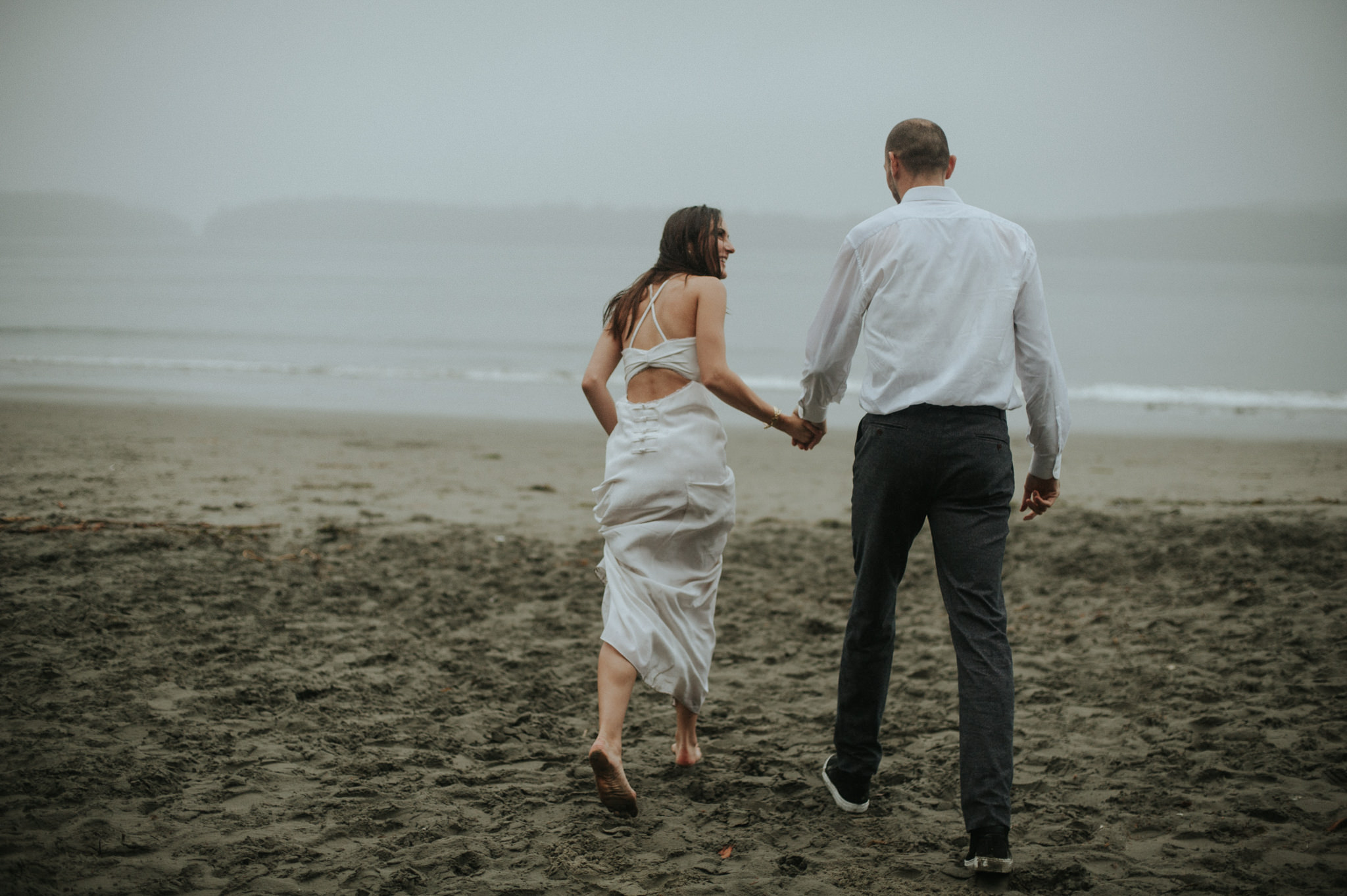 Intimate Tonquin Beach Day-Before Portraits in Tofino // Daring Wanderer: www.daringwanderer.com